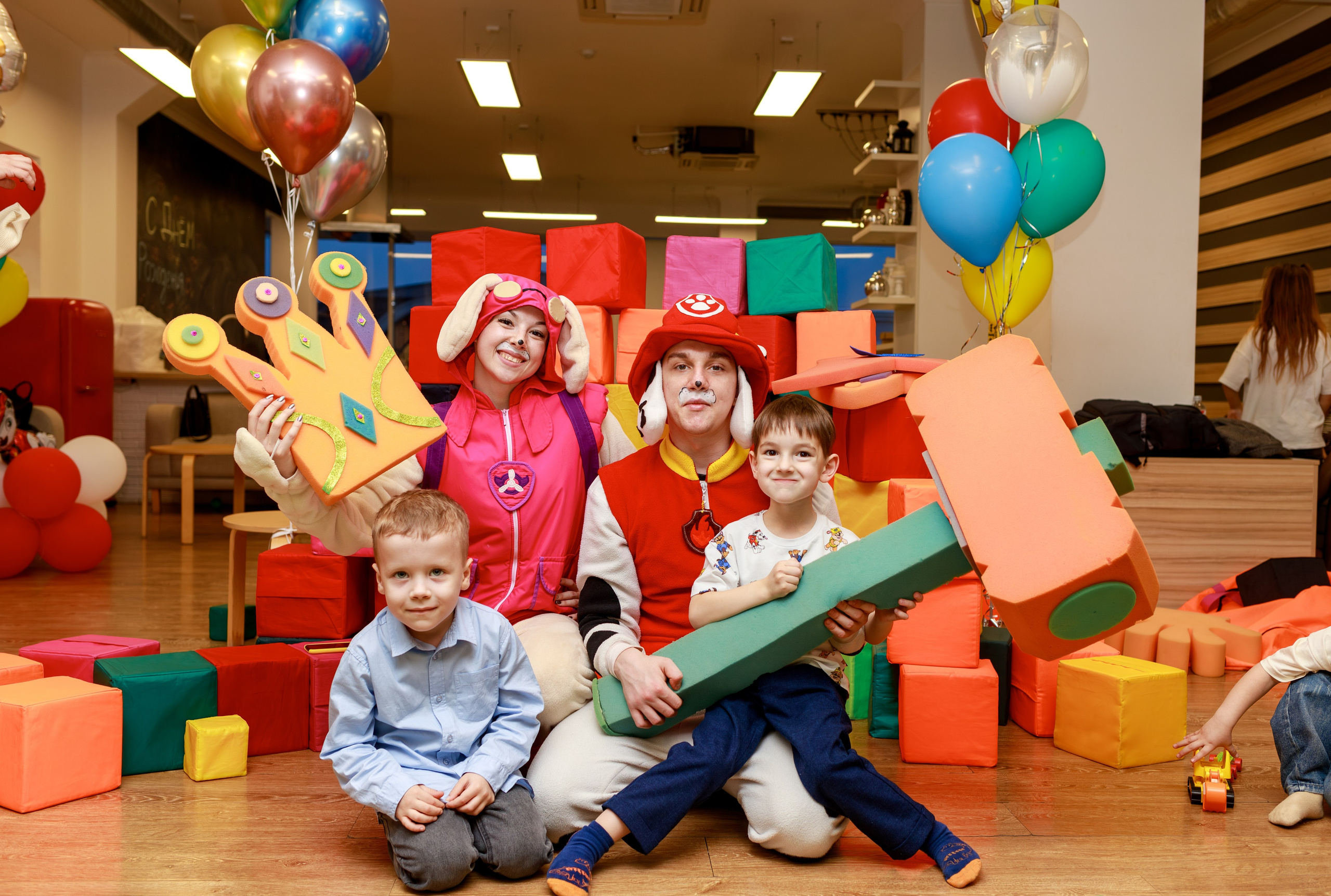 День рождения Ильи в Лифт лофт. Семейный и детский фотограф в Краснодаре Ирина Лаврецкая