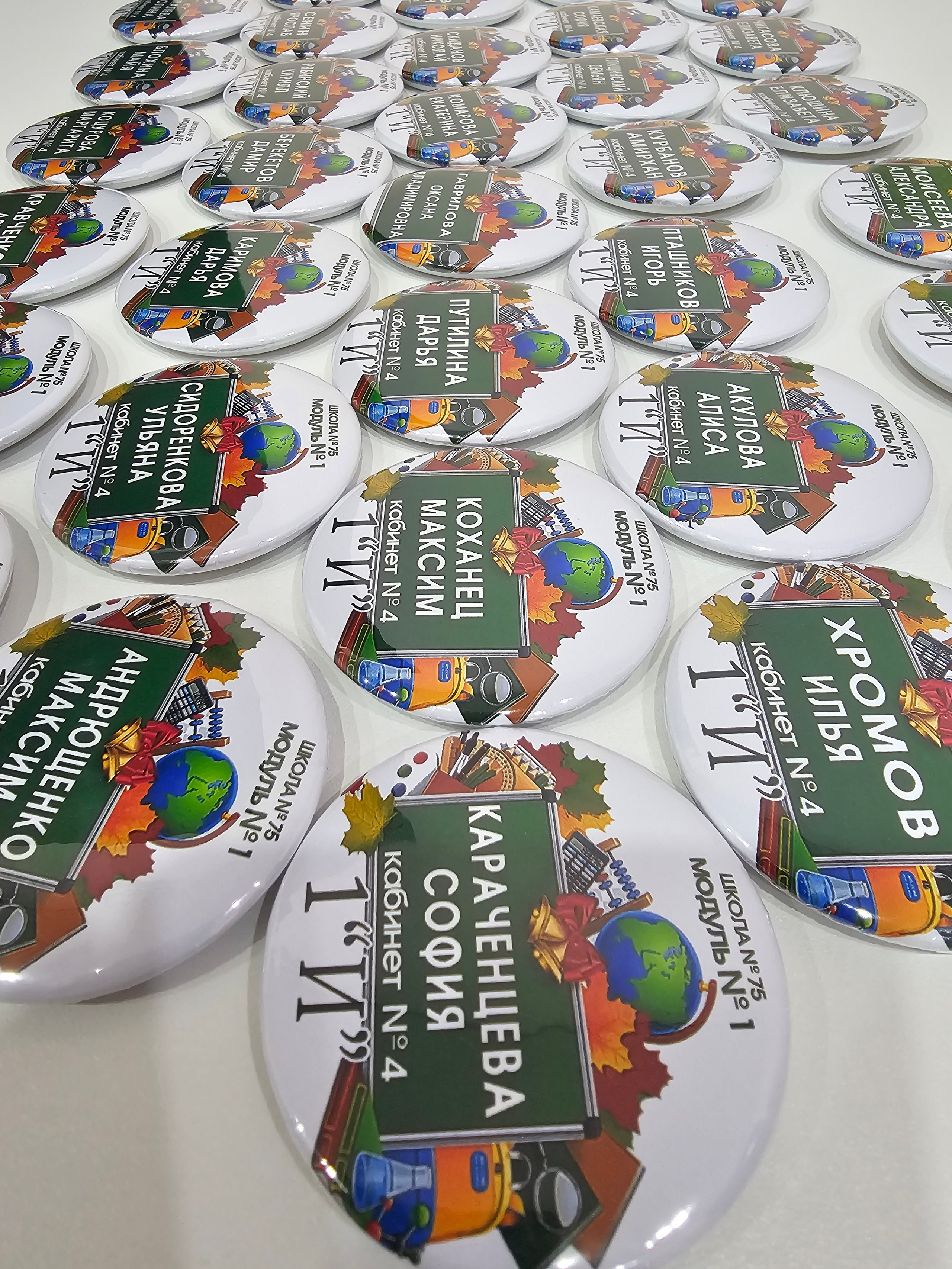 Значки 56 мм и 44 мм. MEMENTO.Выпускные альбомы, школьные, юбилейные и другие книги. Ростов-на-Дону