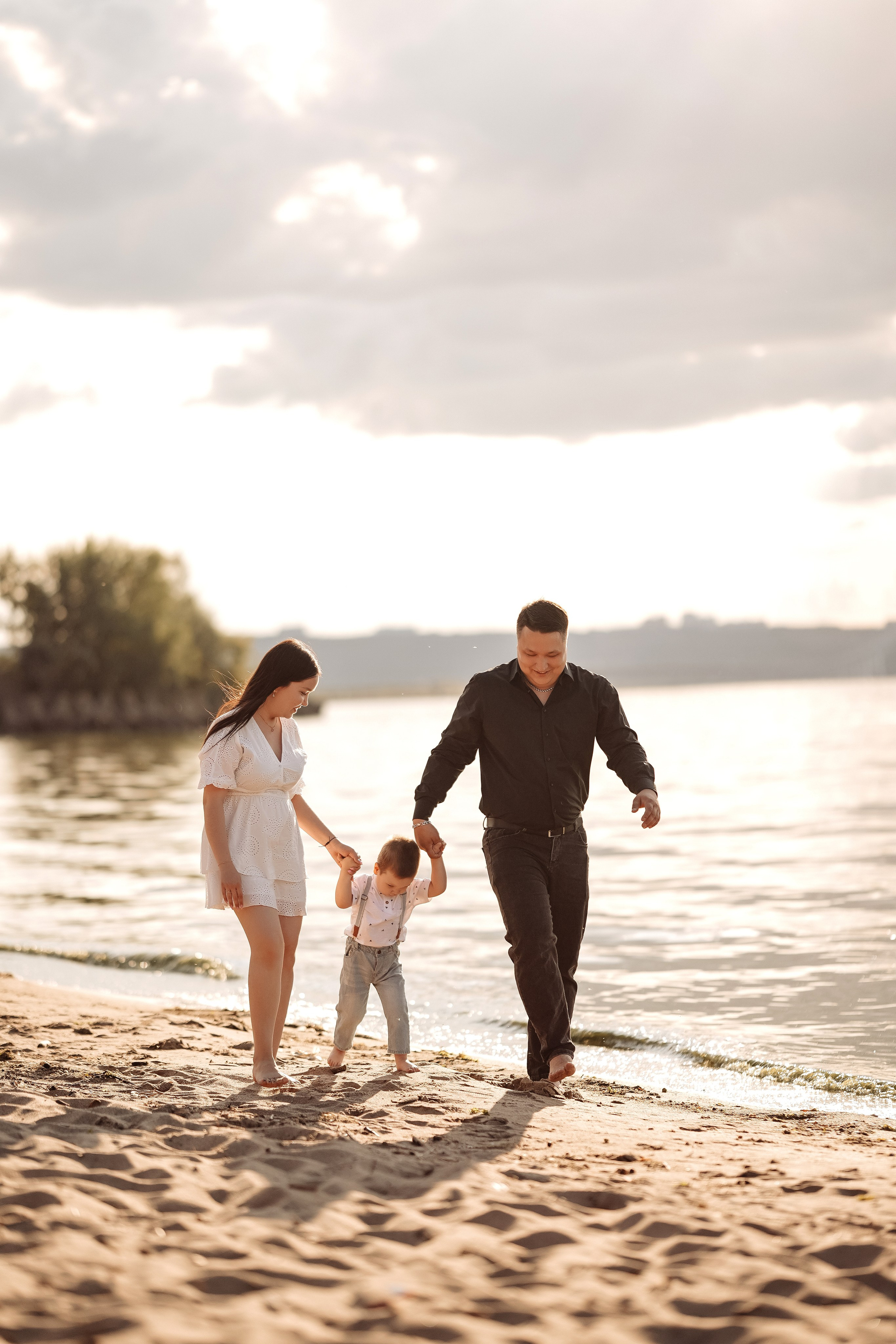 Берег Волги семья лето. Семейный и свадебный фотограф в Ульяновске Арина Авдеева