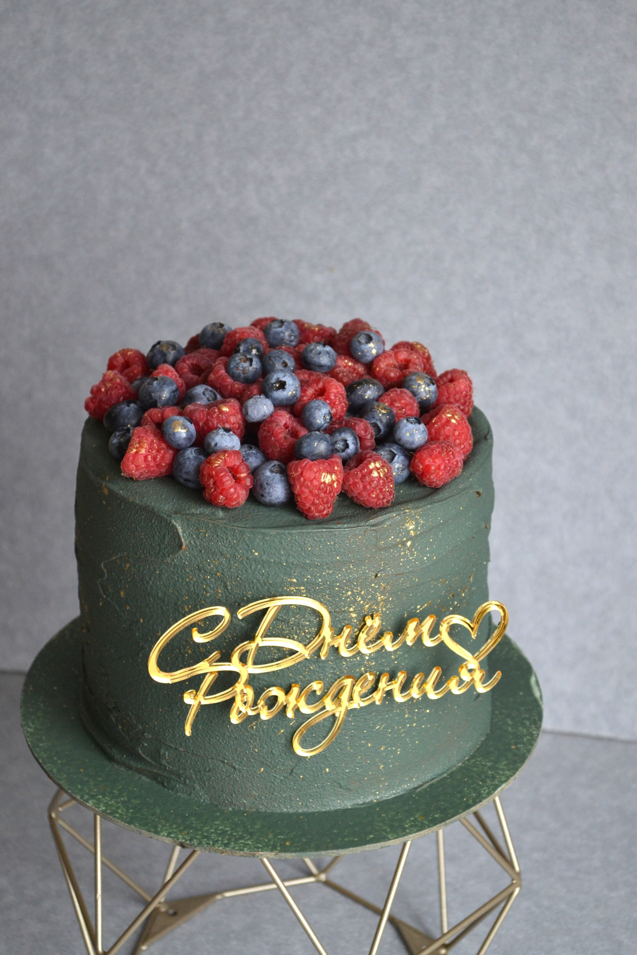 Торты на праздники. Семейная кондитерская. Торты и десерты на заказ в Москве и области