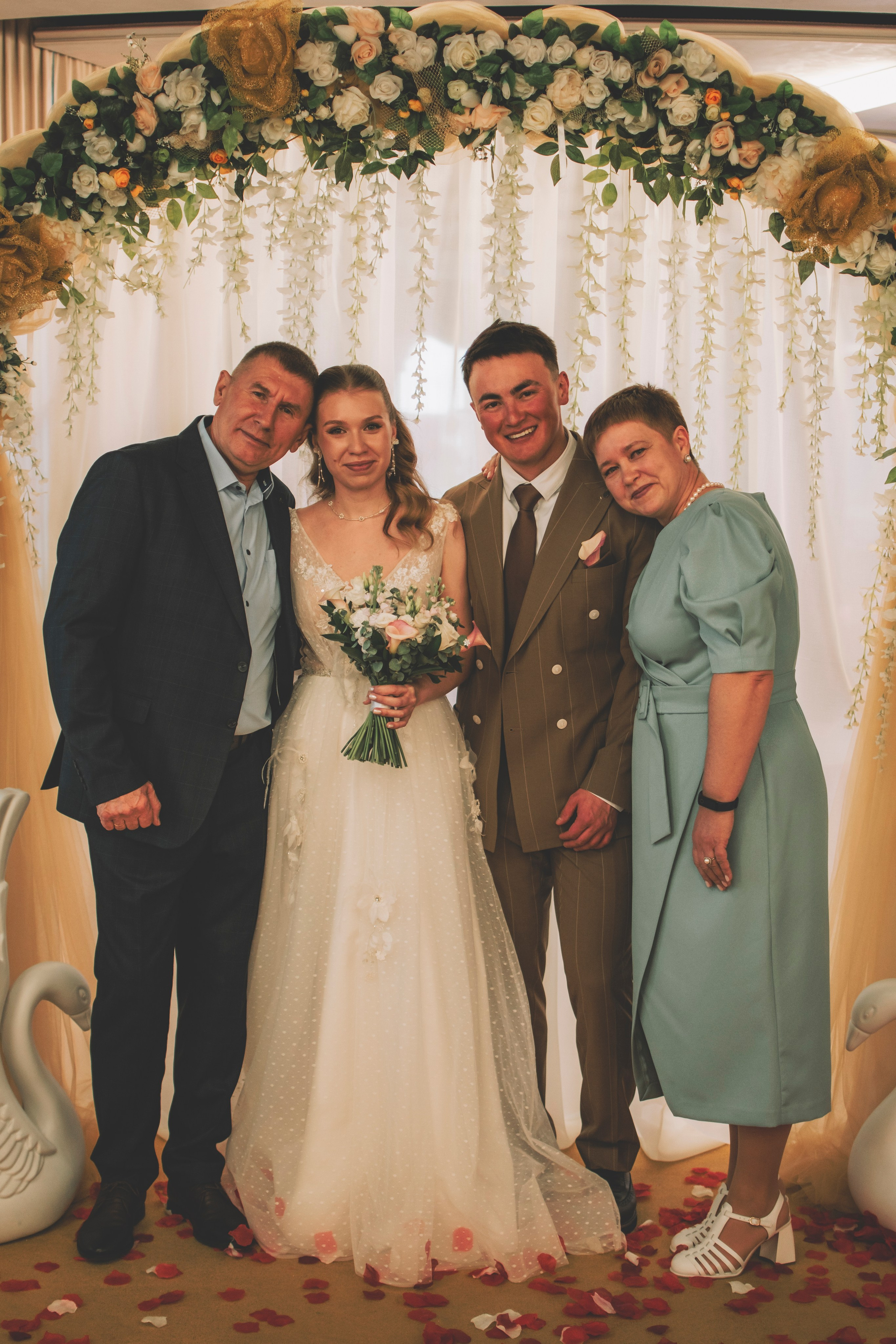 Альберт и Анастасия (Студийная фотосессия, роспись в ДК Нефтяник + фотосессия с гостями). Семейный и свадебный фотограф Губкинский и Ставрополь