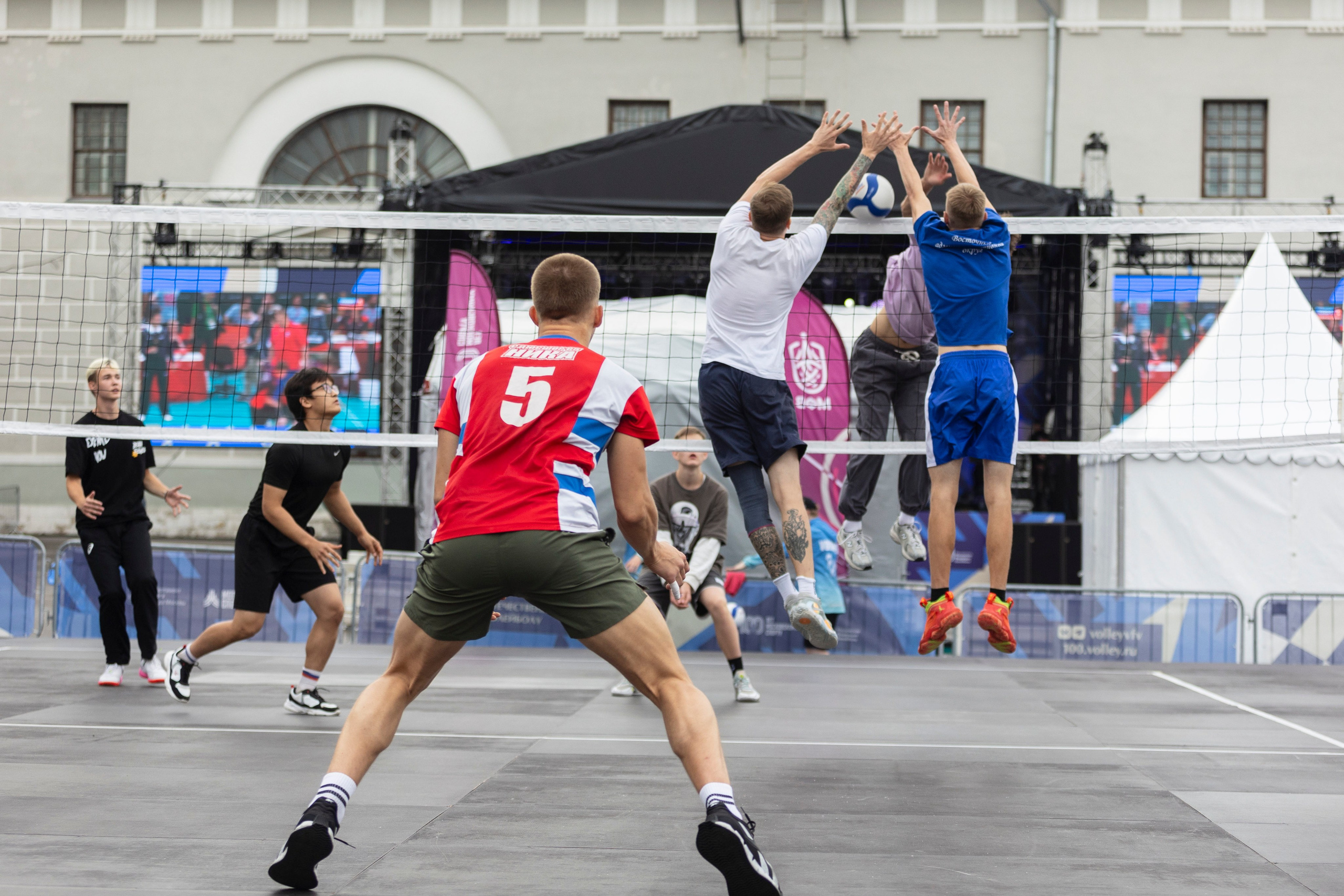100 ЛЕТ ОТЕЧЕСТВЕННОМУ ВОЛЕЙБОЛУ. Фотограф Георгий Нигматулин