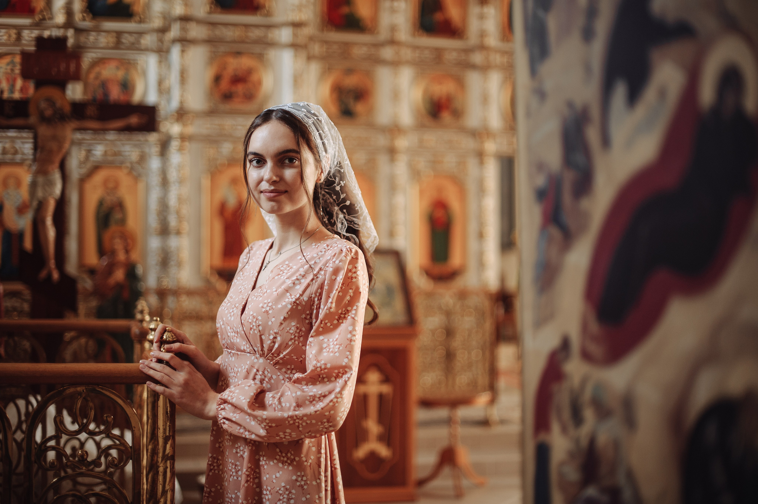 Виктория в храме. Дмитрий Черяник свадебный и семейный фотограф