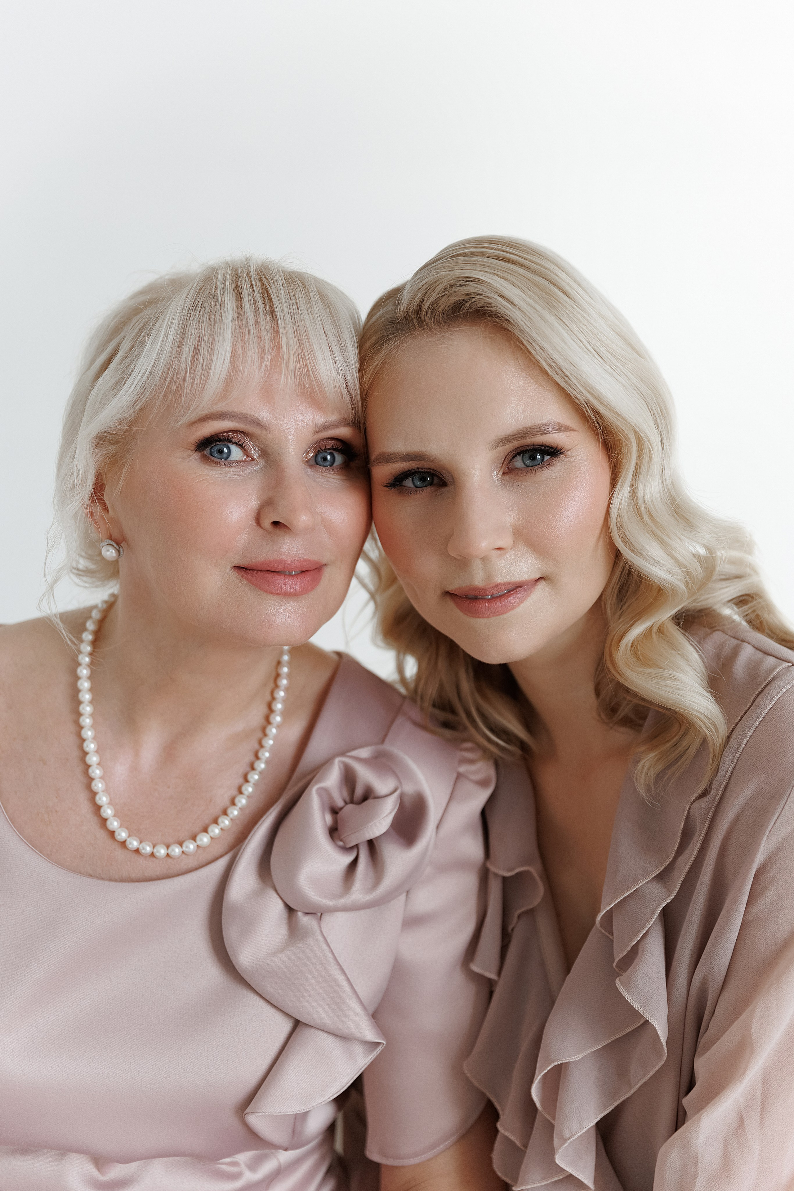 Диана с мамой в студии. Свадебный фотограф в Пскове и Санкт-Петербурге | Анна Голикова