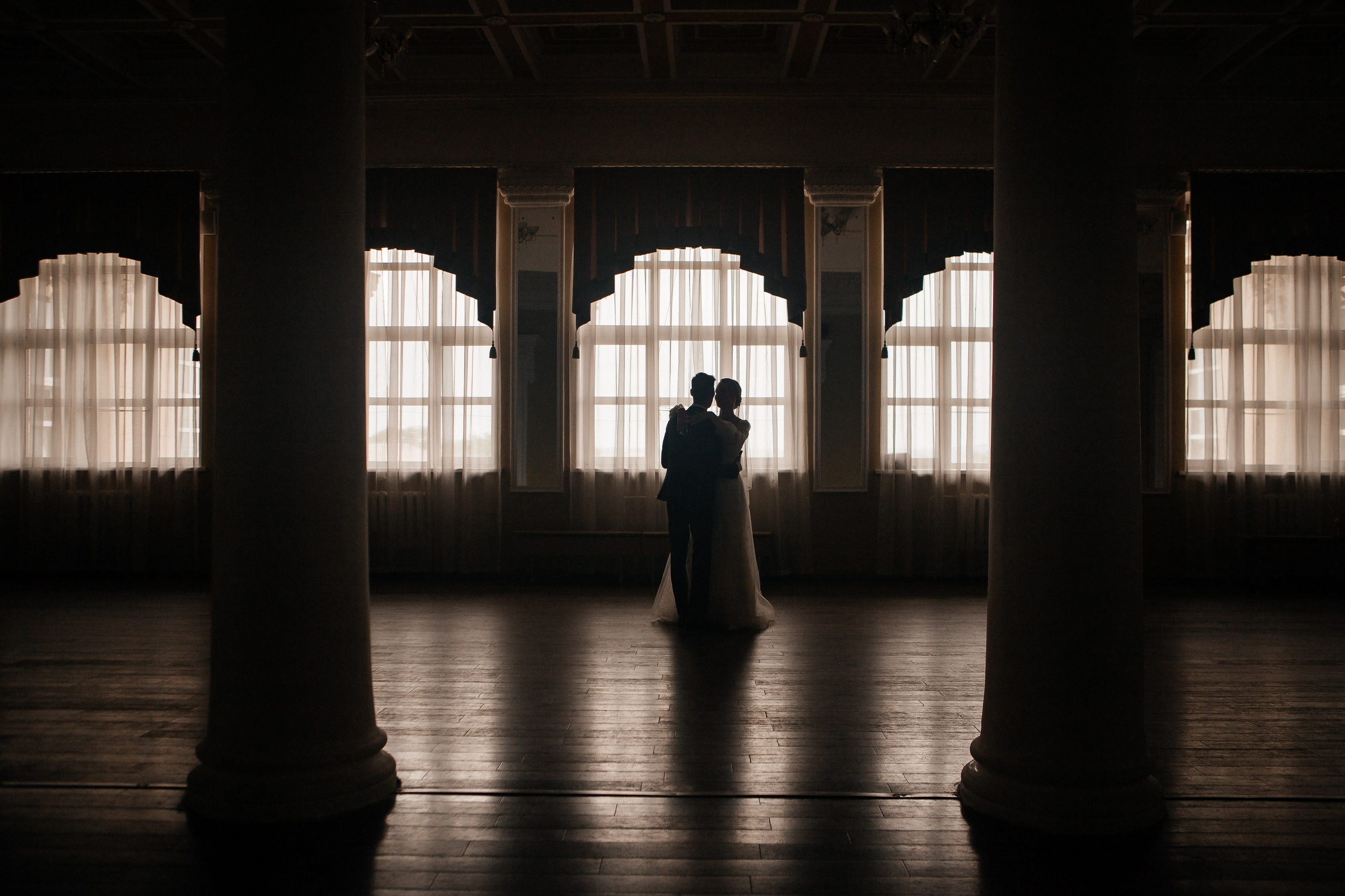 Евгения и Николай утренние сборы. Свадебный фотограф Виктория Чуйко Магнитогорск. Визуал для бизнеса