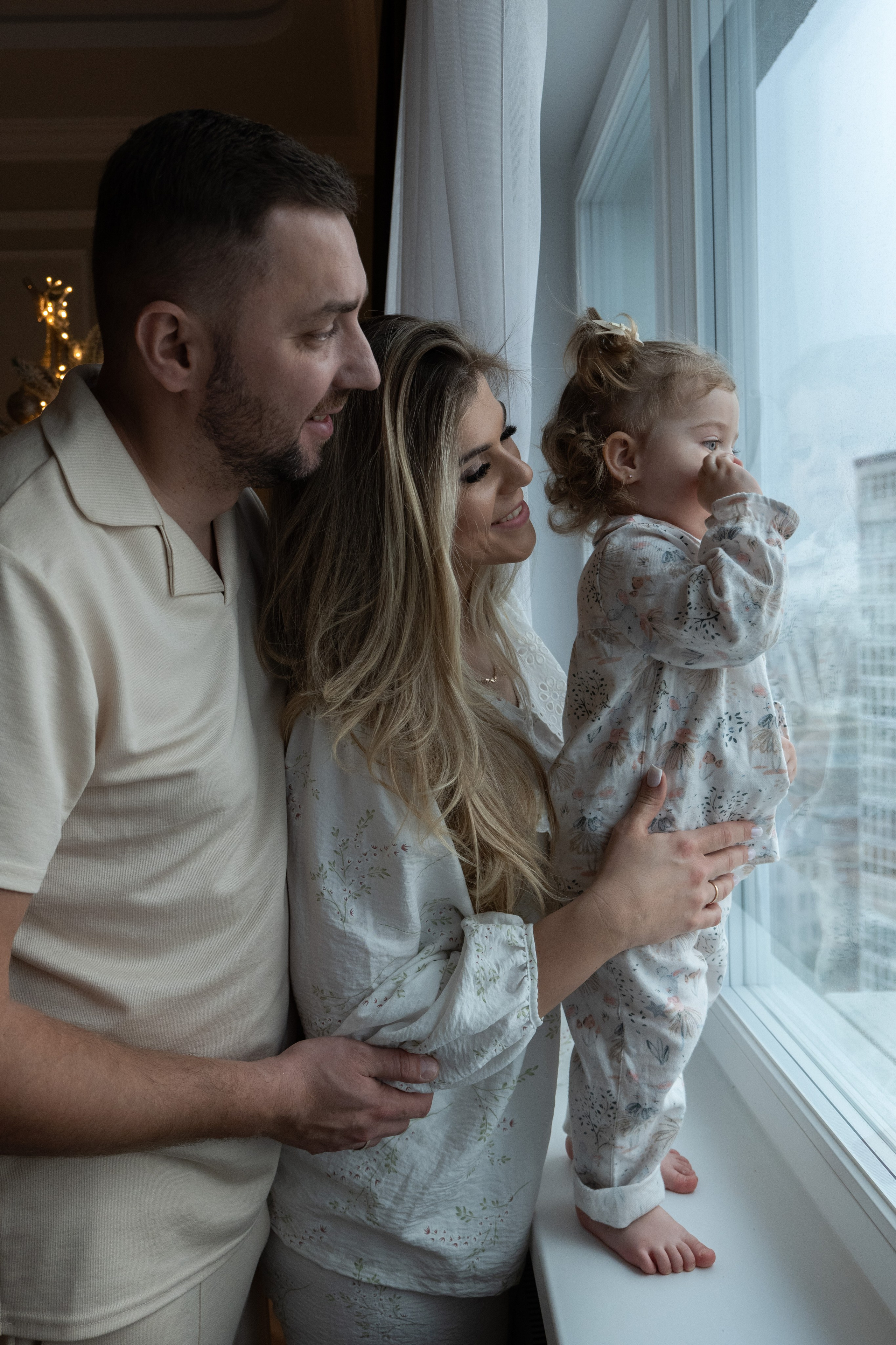 Семейная новогодняя фотосессия дома. Фотограф видеограф Ольга Василевская