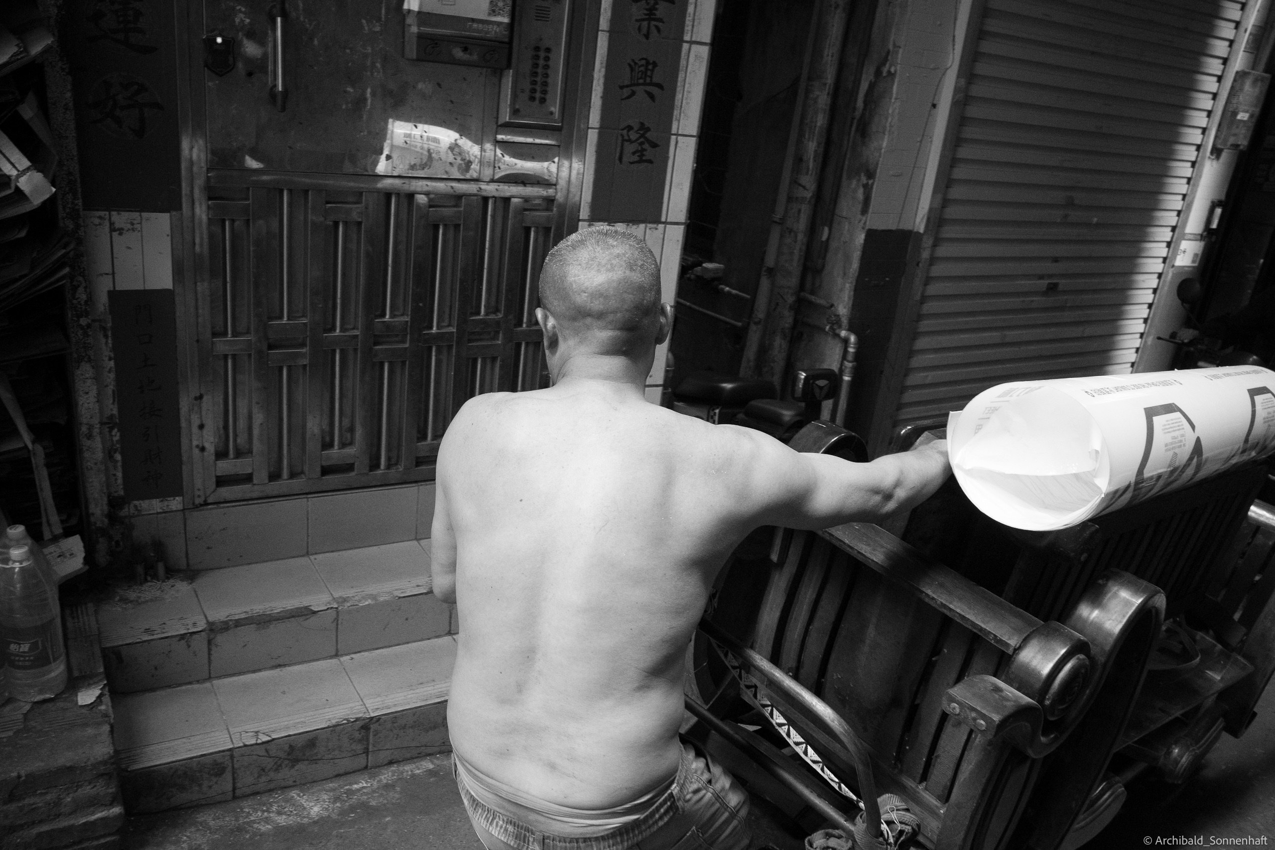 Shipai Urban Village. Photographer in Guangzhou, China. Archibald Sonnenhaft