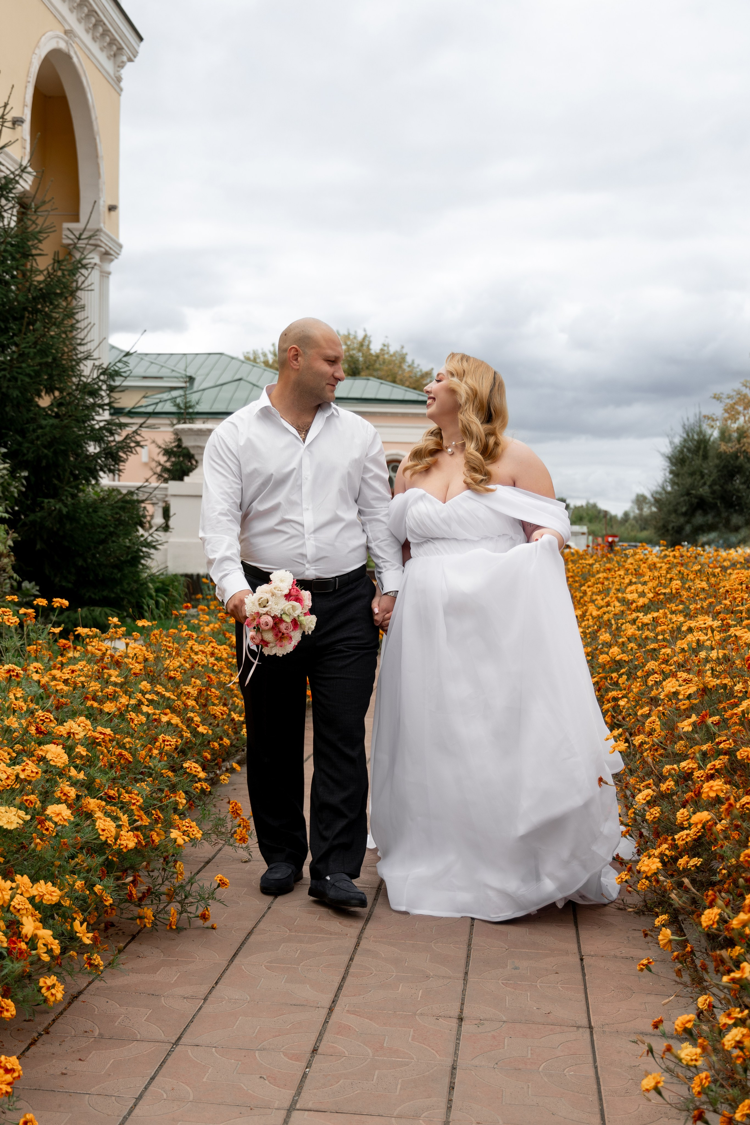 Анонс свадебной прогулки Дарьи и Олега. Профессиональный фотограф в Омске Писанкина Анастасия