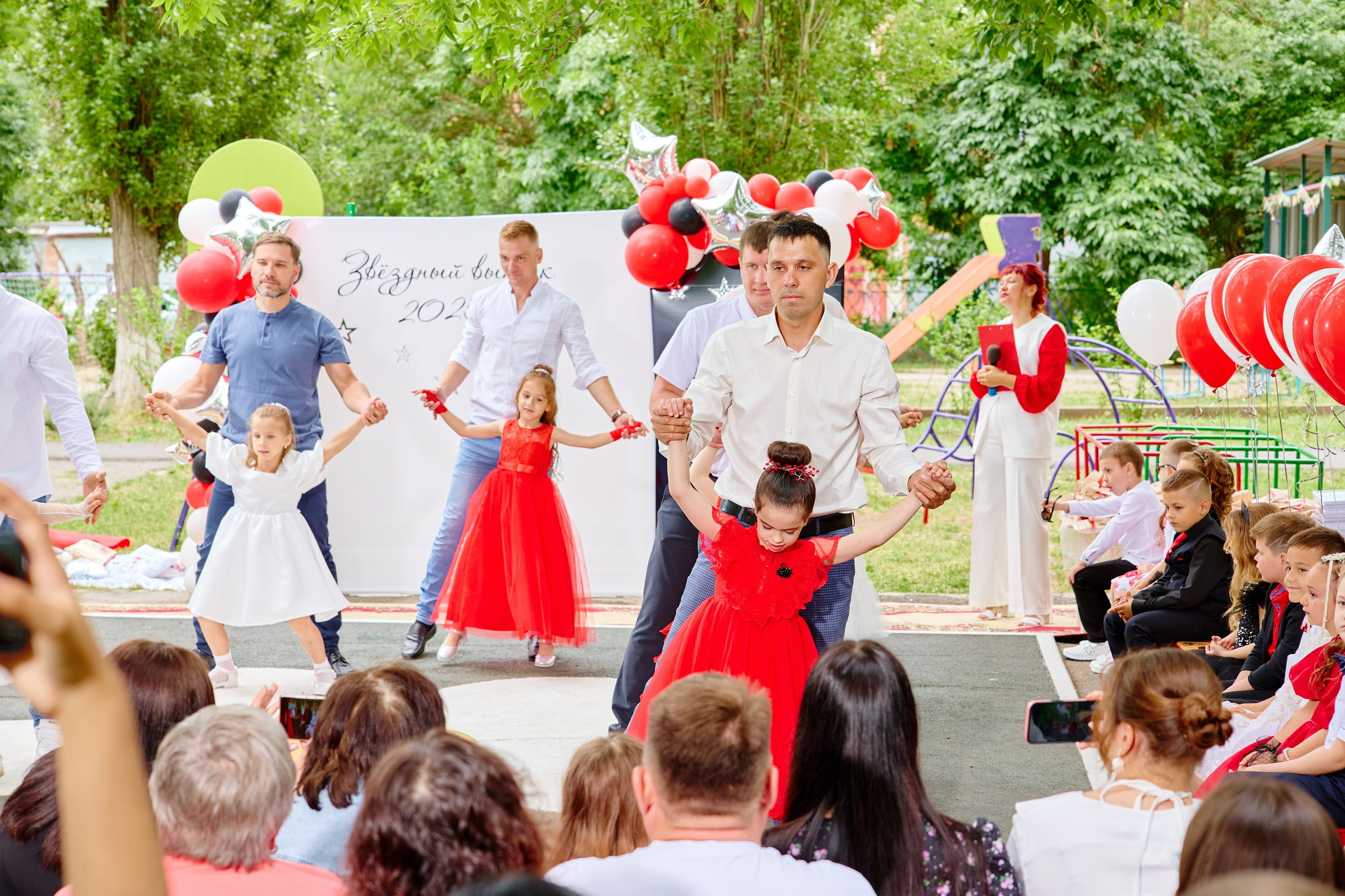 Выпускной 45 сад. Фотограф Выпускные альбомы Таганрог Сергей Коробченко