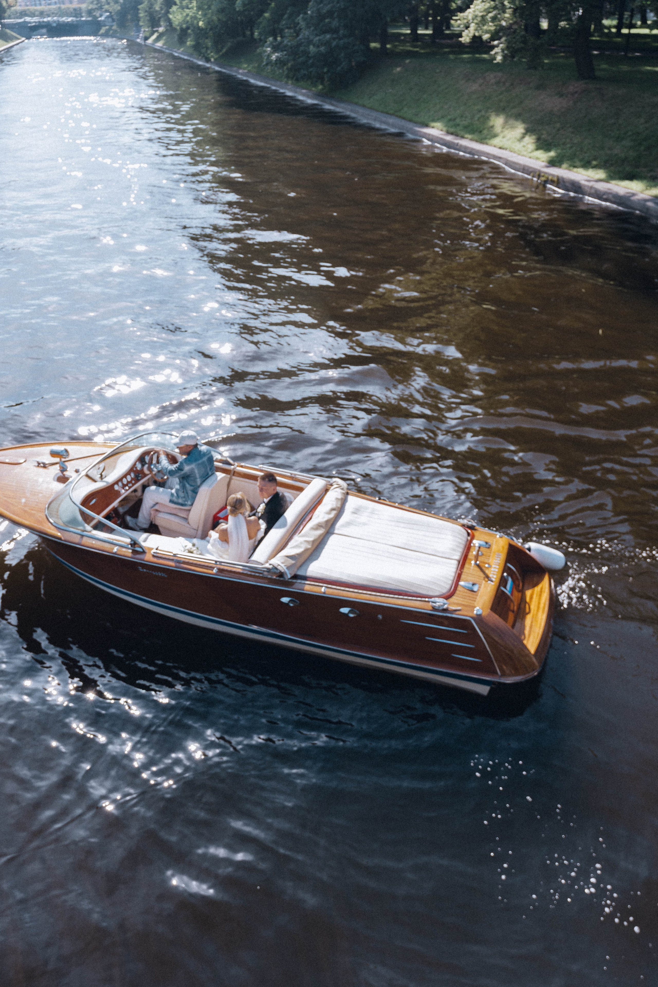 СВАДЕНБНАЯ СЬЕМКА НА КАТЕРЕ ПО КАНАЛАМ САНКТ-ПЕТЕРБУРГА И В АКВАТОРИИ НЕВЫ. Профессиональный фотограф, Санкт-Петербург — Виктория Богомолова