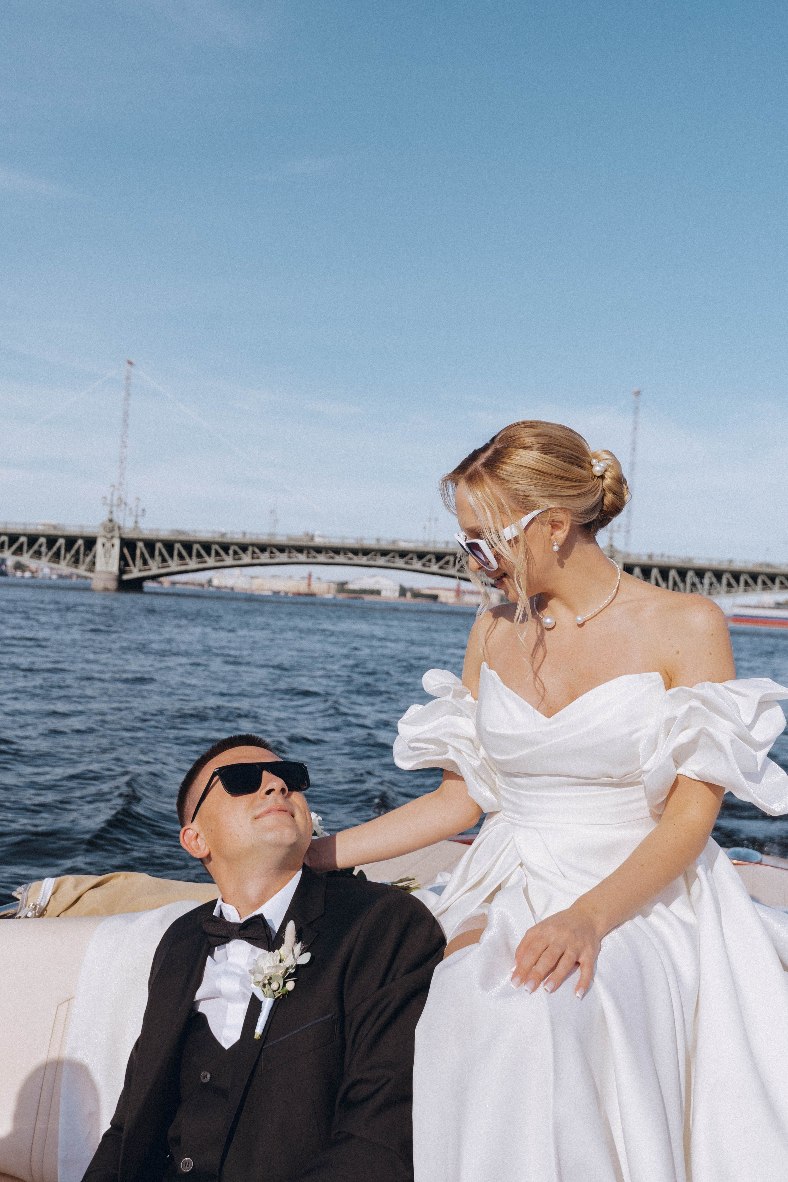 СВАДЕНБНАЯ СЬЕМКА НА КАТЕРЕ ПО КАНАЛАМ САНКТ-ПЕТЕРБУРГА И В АКВАТОРИИ НЕВЫ. Профессиональный фотограф, Санкт-Петербург — Виктория Богомолова