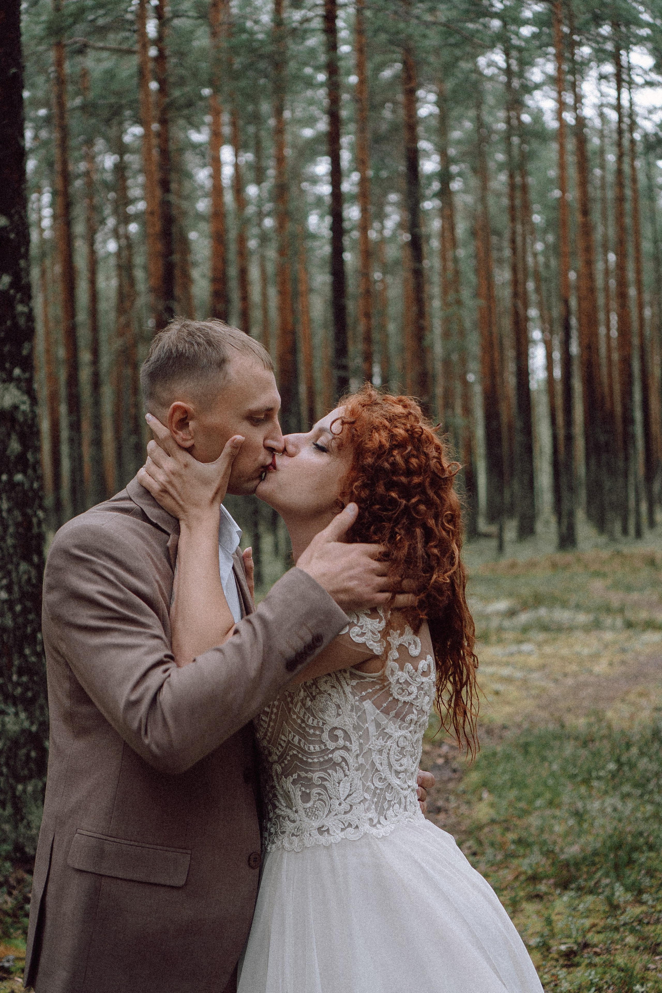 СВАДЕБНАЯ ФОТОСЕССИИЯ ПАРЫ В ГОРОДЕ ПРИОЗЕРСК В СОСНОВОМ ЛЕСУ И С ПИКАПОМ. Профессиональный фотограф, Санкт-Петербург — Виктория Богомолова