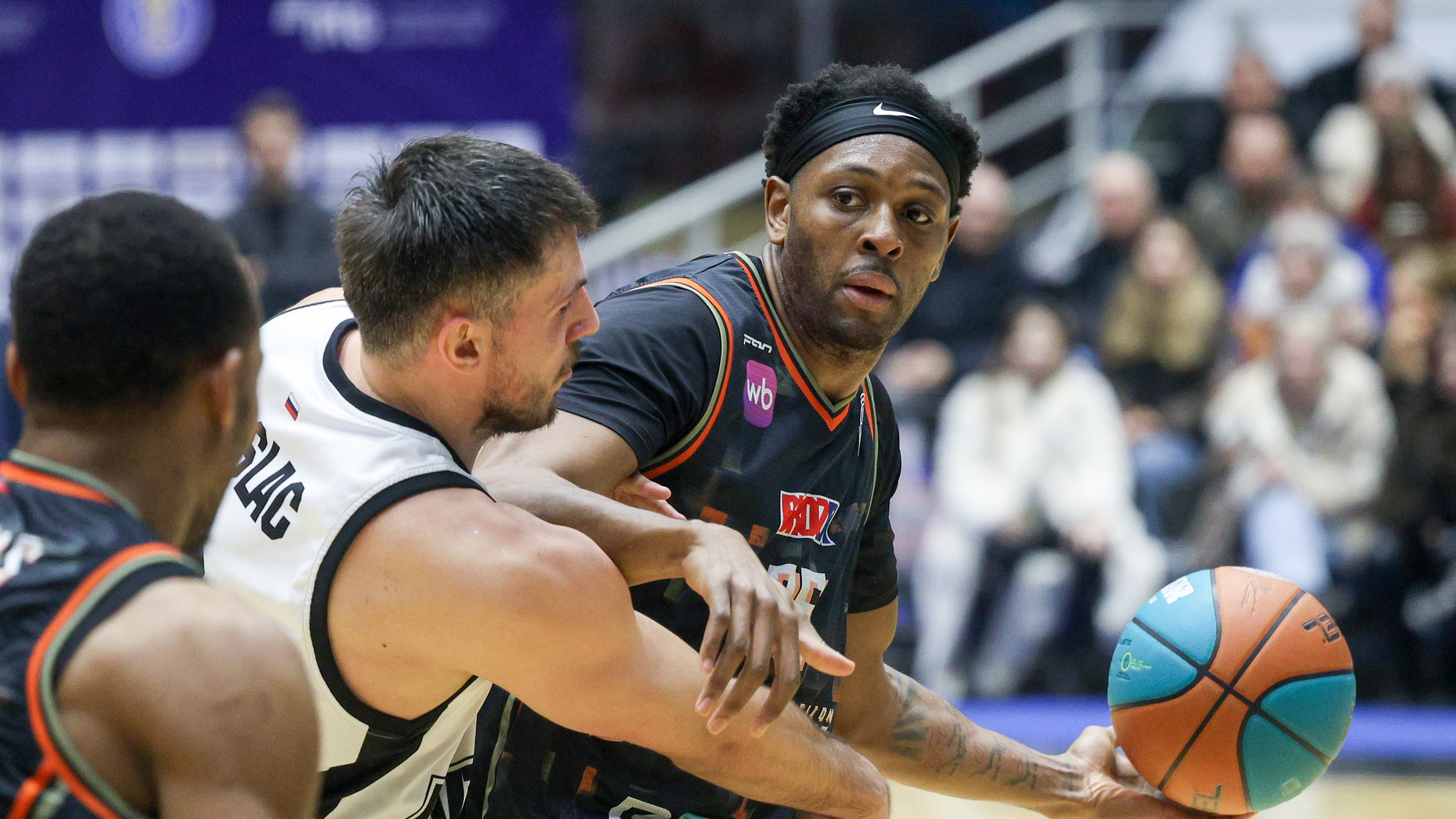 Автодор — Уралмаш. Фотограф Дмитрий Алексеев