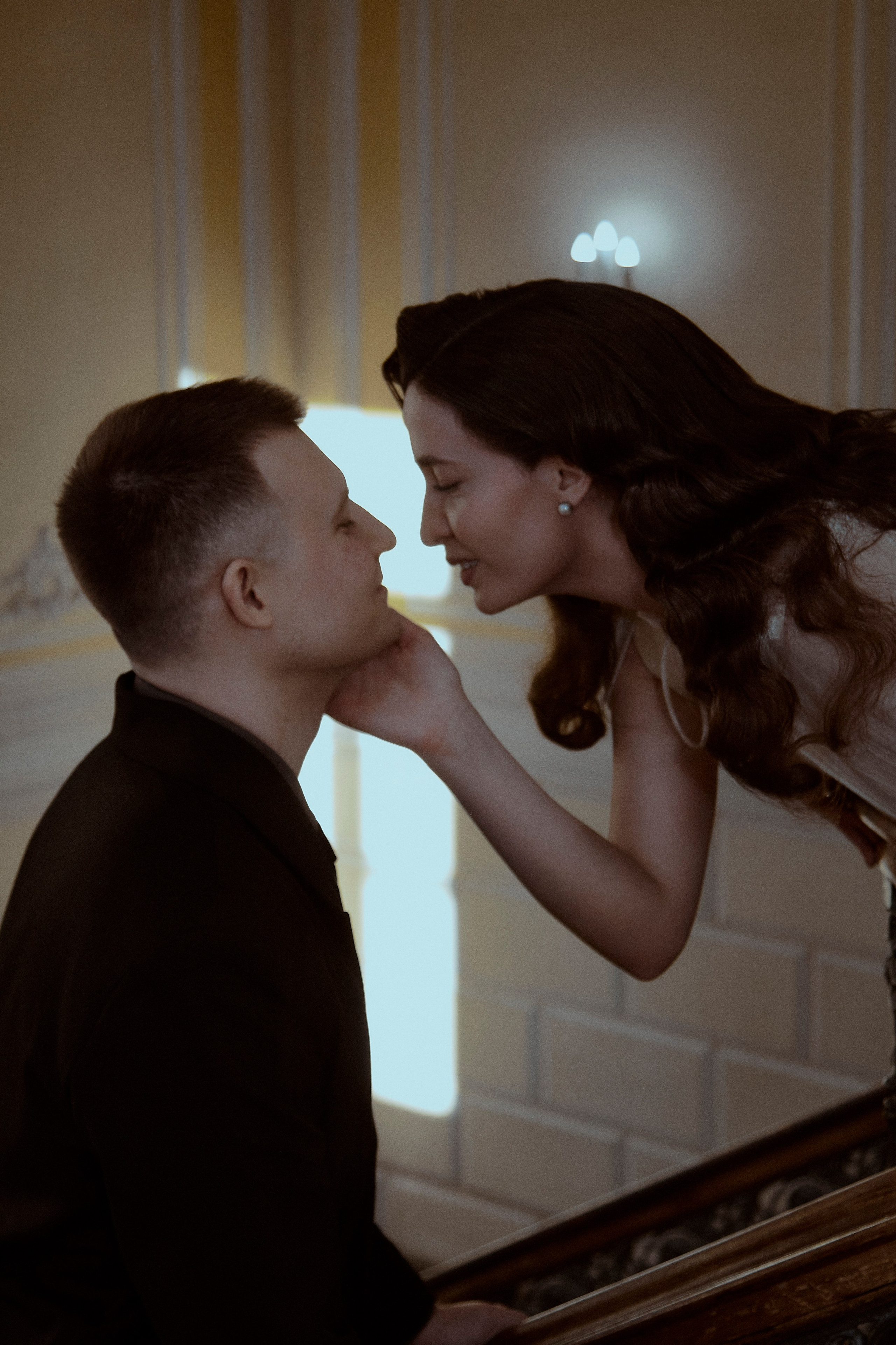 Свадебное лавстори в стенах библиотеки им. Пушкина. Свадебный фотограф в Москве Приятелева Ангелина