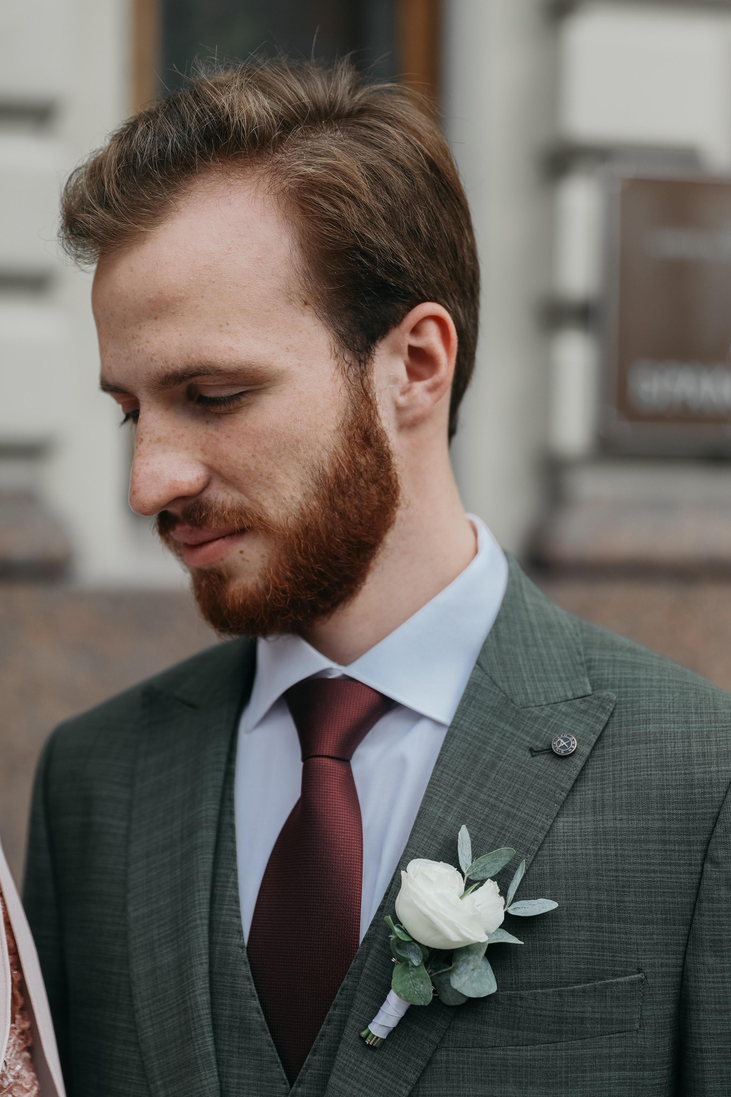 Любовь — противовес этому ужасу, любовь — акт единения и сохранения. Свадебный фотограф в Санкт-Петербурге