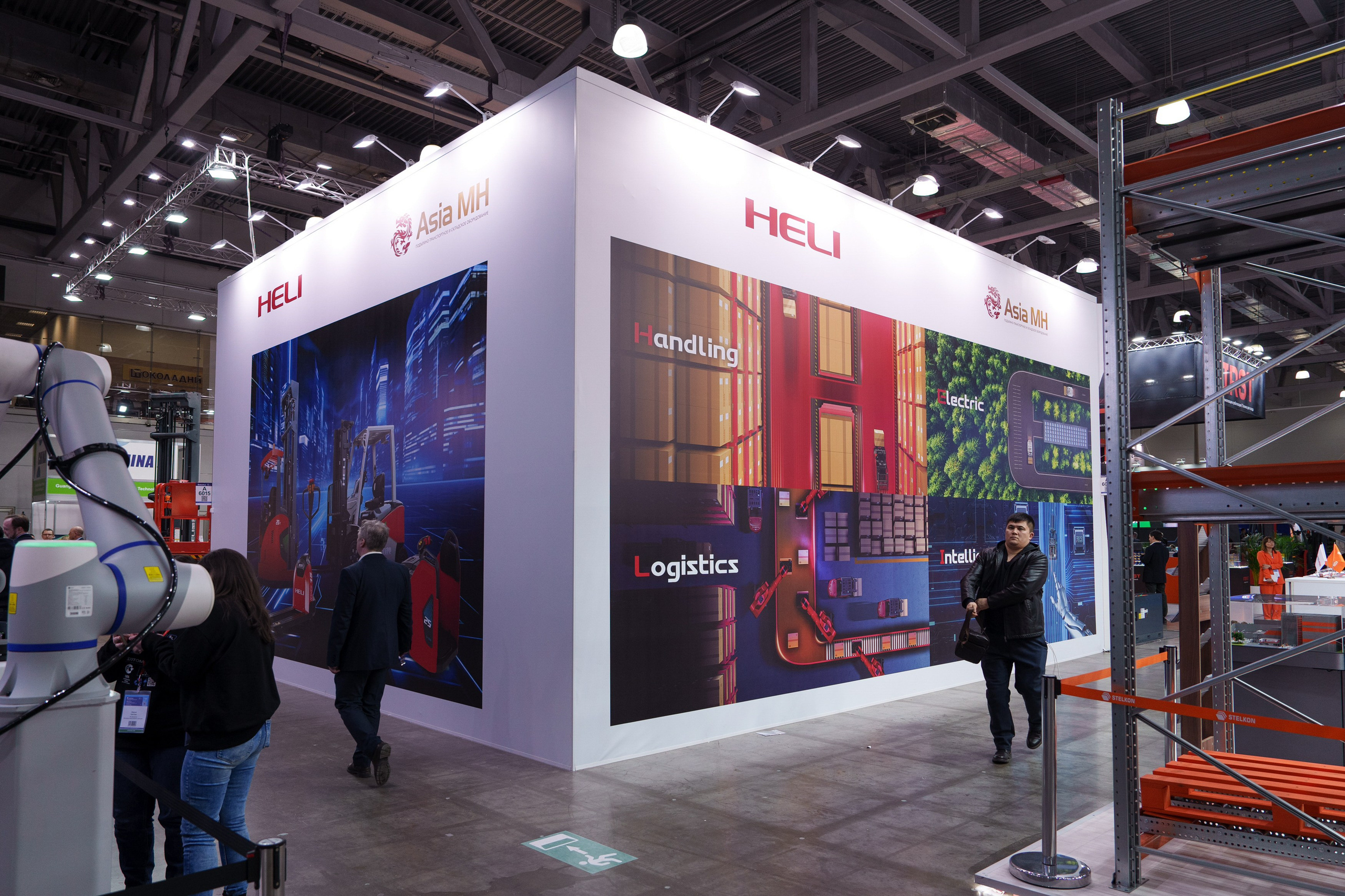 HELI. Стенд в Крокус Экспо. Фотограф Саша Блюз