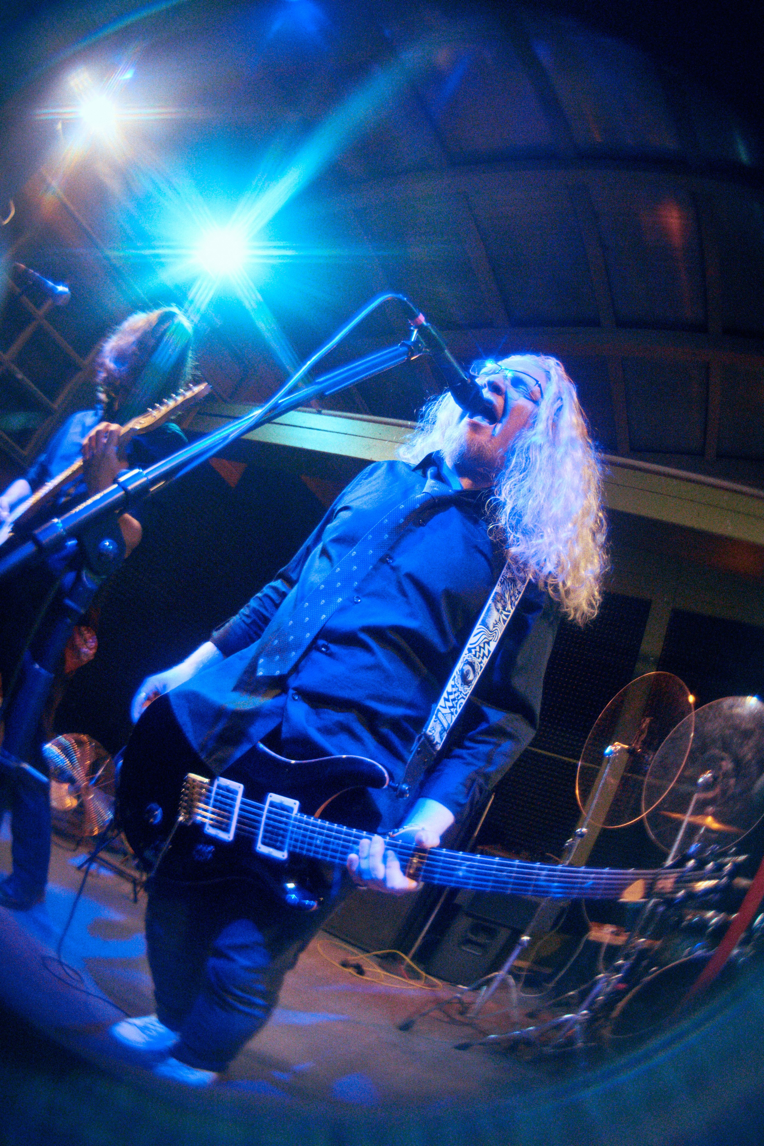 ГОЛОВА МУЭССЫ — КОНЦЕРТ 18-10-2025 В КИТАЙСКОМ ЛЕТЧИКЕ. Фотография для артистов