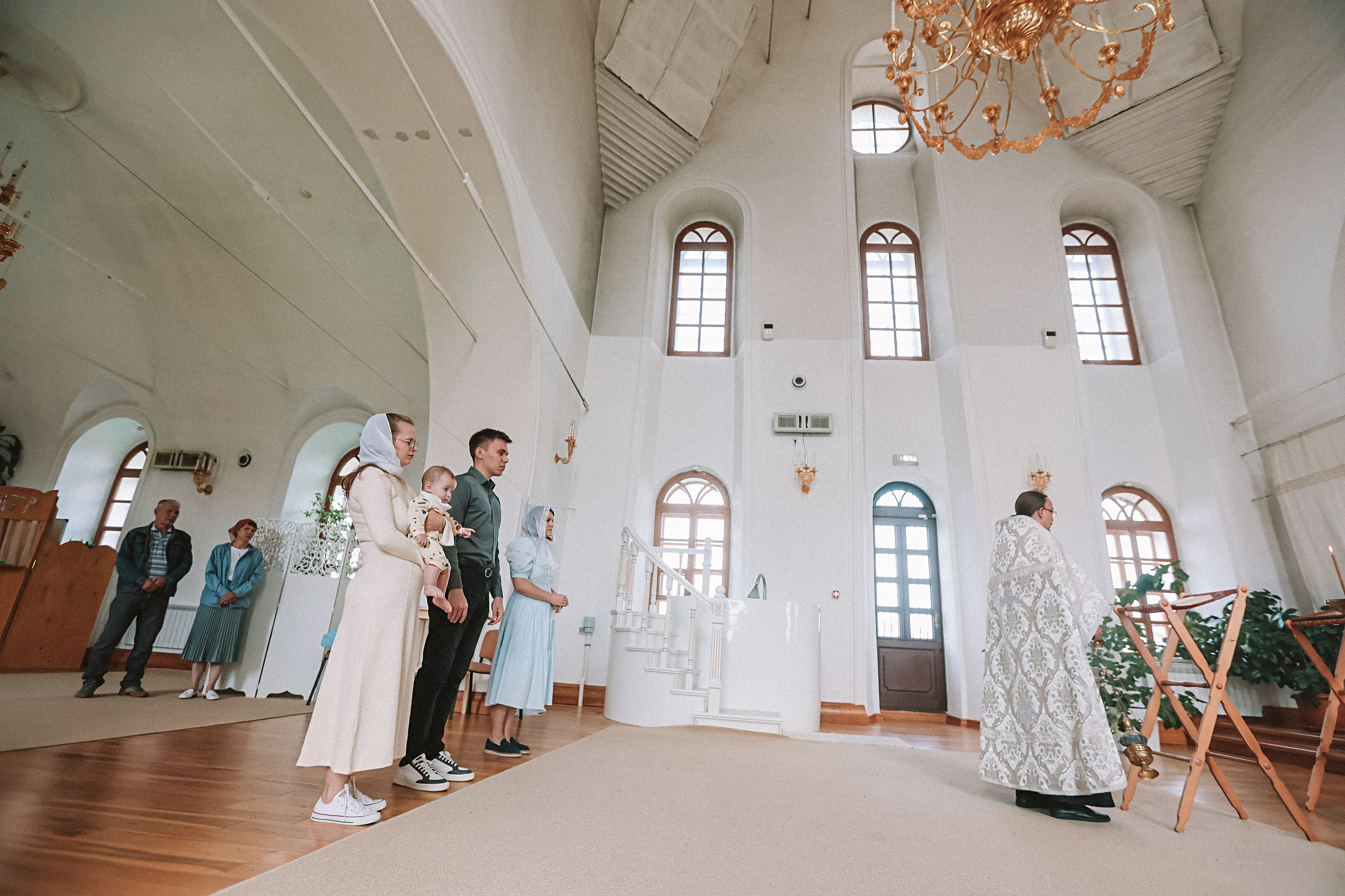Крещение церковь около моста влюбленных. Семейный фотограф Тюмень, фотограф на роды Салмина Мария
