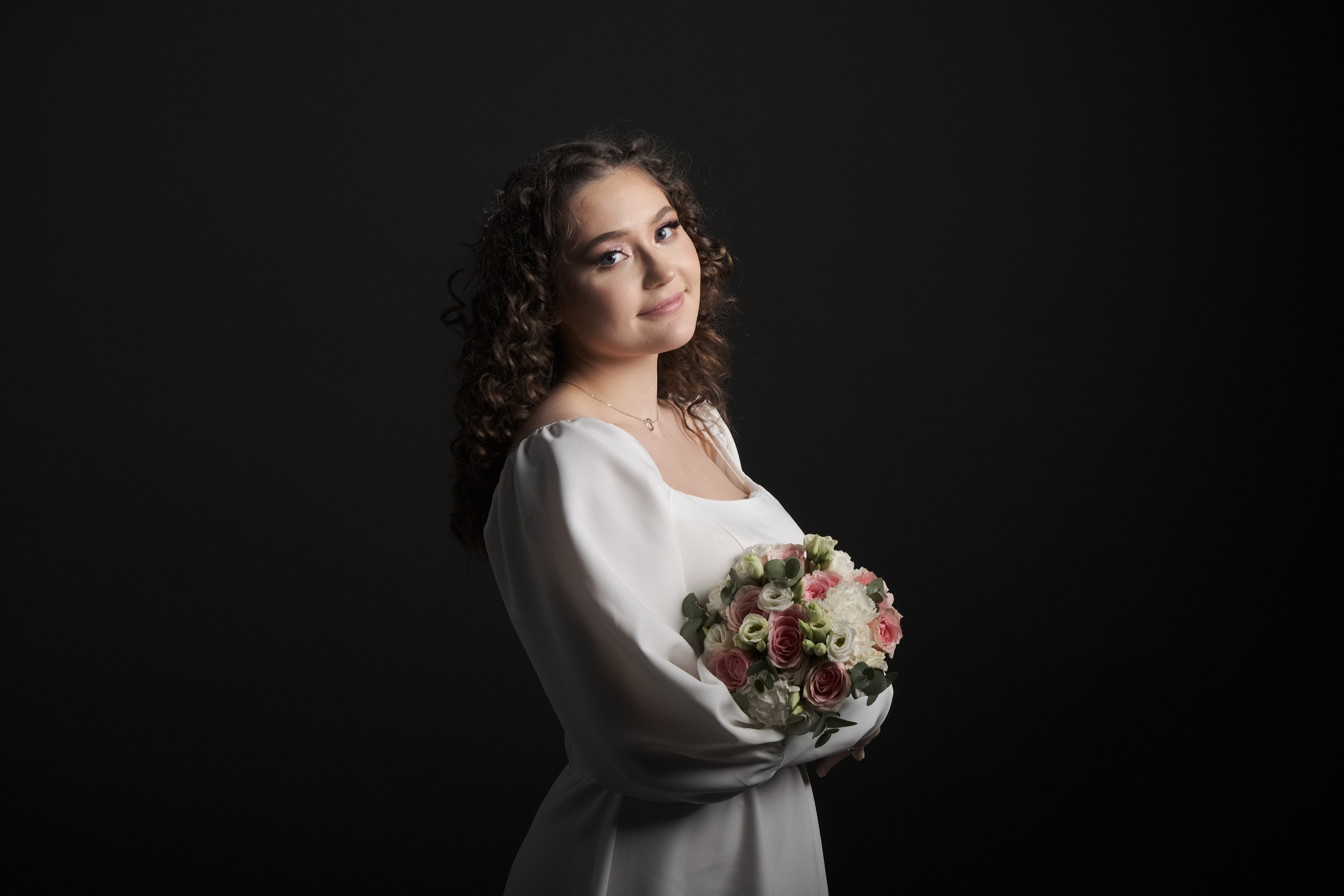 невеста в студии в ожидании жениха