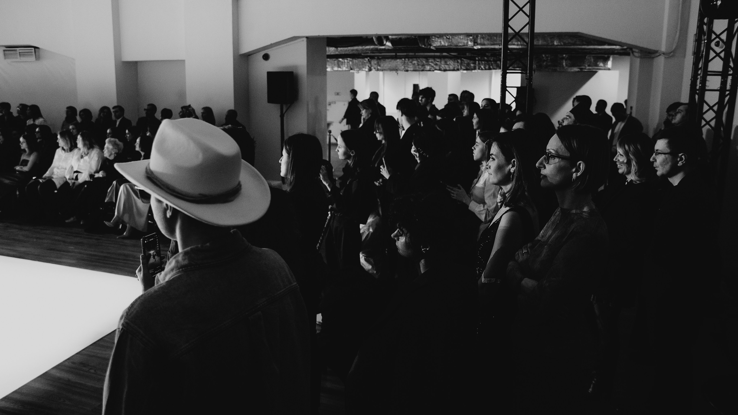 Бекстейдж показа «Новые Имена» собака.ru|ДЛТ. Портретный и репортажный фотограф в Санкт-Петербурге