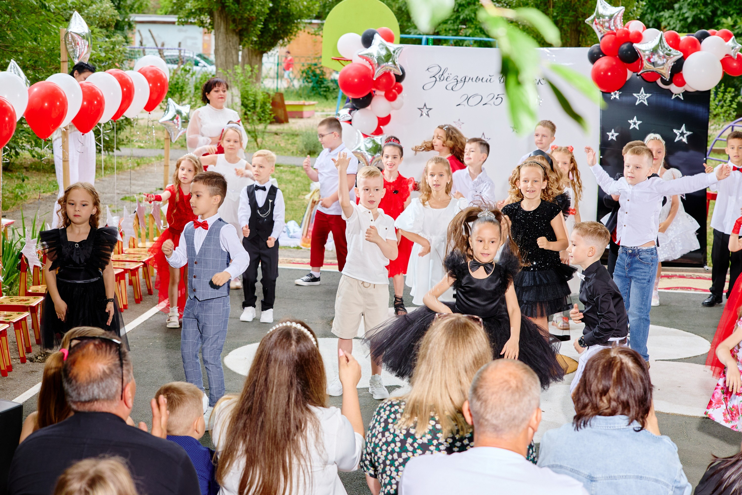 Выпускной 45 сад. Фотограф Выпускные альбомы Таганрог Сергей Коробченко