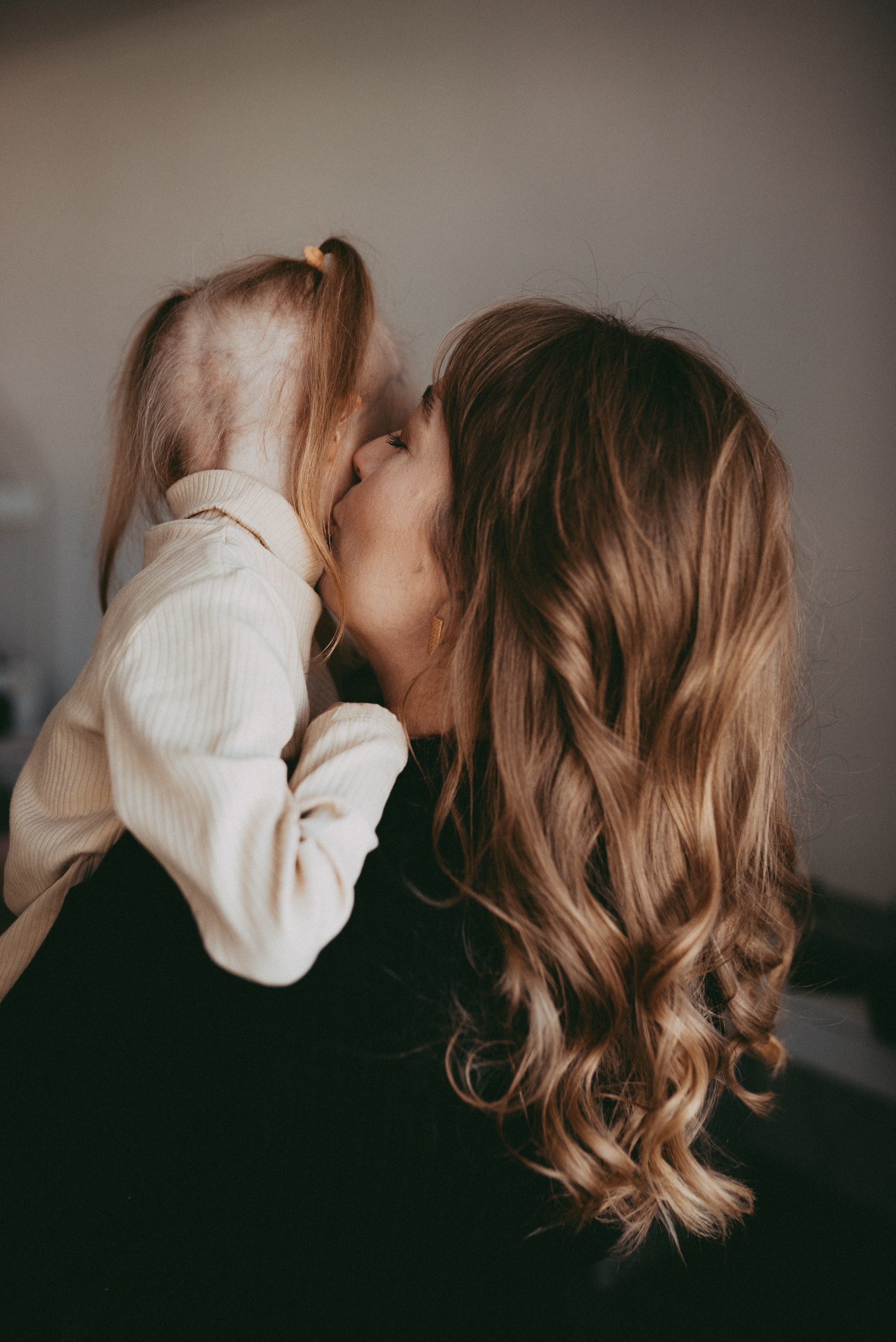 Необыкновенная девочка Маша с мамой Олей и папой Лешей. Семейный и детский фотограф в Новосибирске и Краснообске — Анна Ким