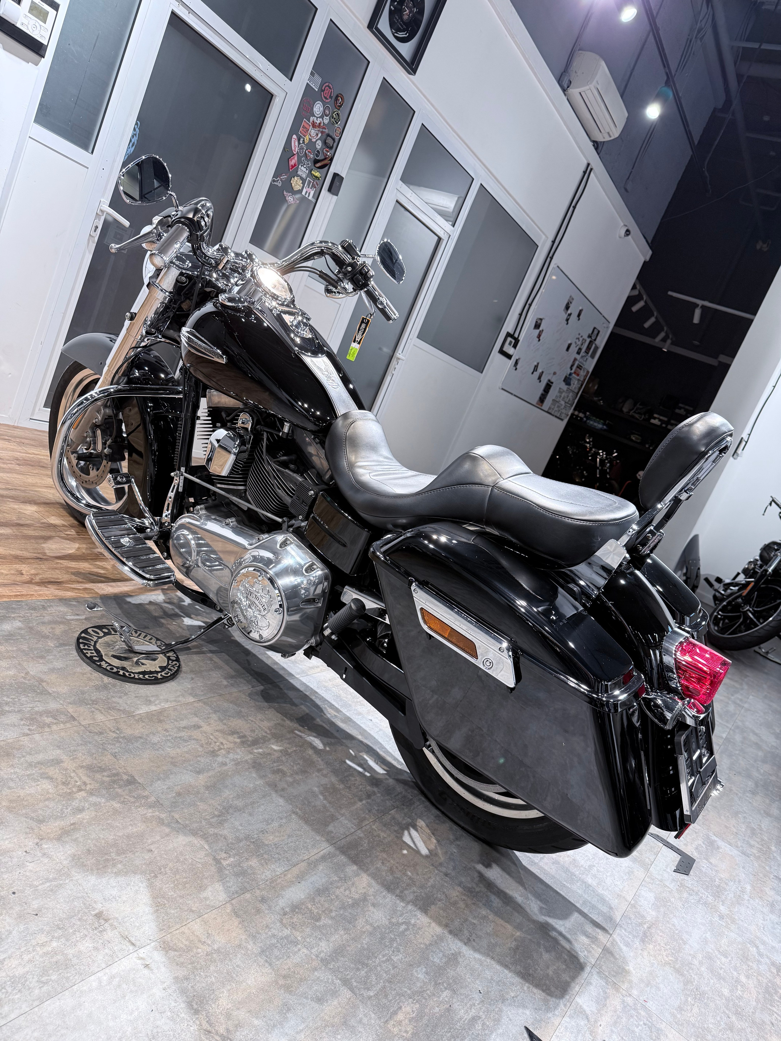 Купить Harley-Davidson 2012 HD Dyna Switchback (Vivid Black) (Softail/Dyna) — подробнее на сайте. Hello Davidson, Москва. Только хорошие мотоциклы…