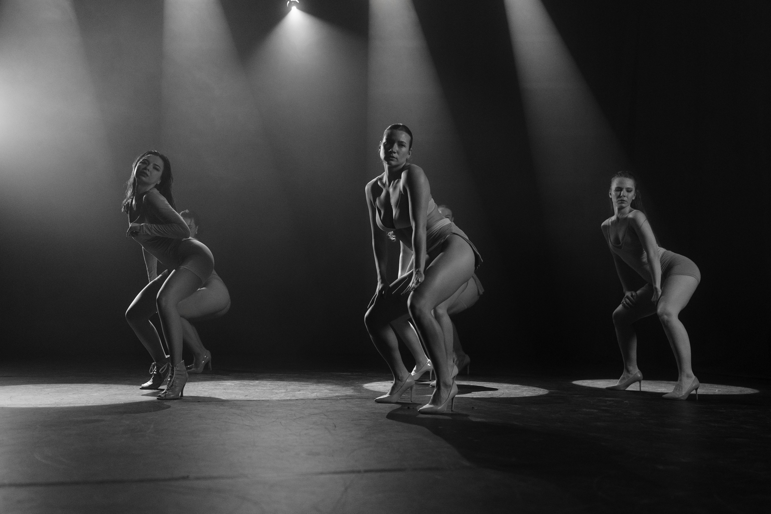 Reportage photography of dancers in the movie pavilion
