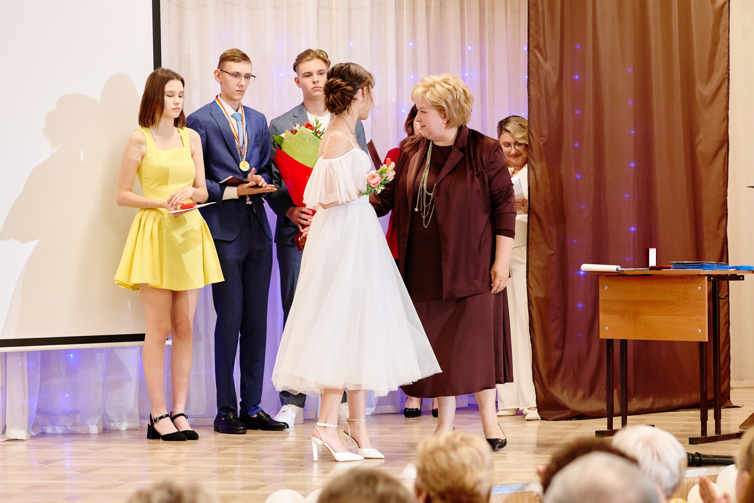 Выпускной 35 Сош. Фотограф Выпускные альбомы Таганрог Сергей Коробченко