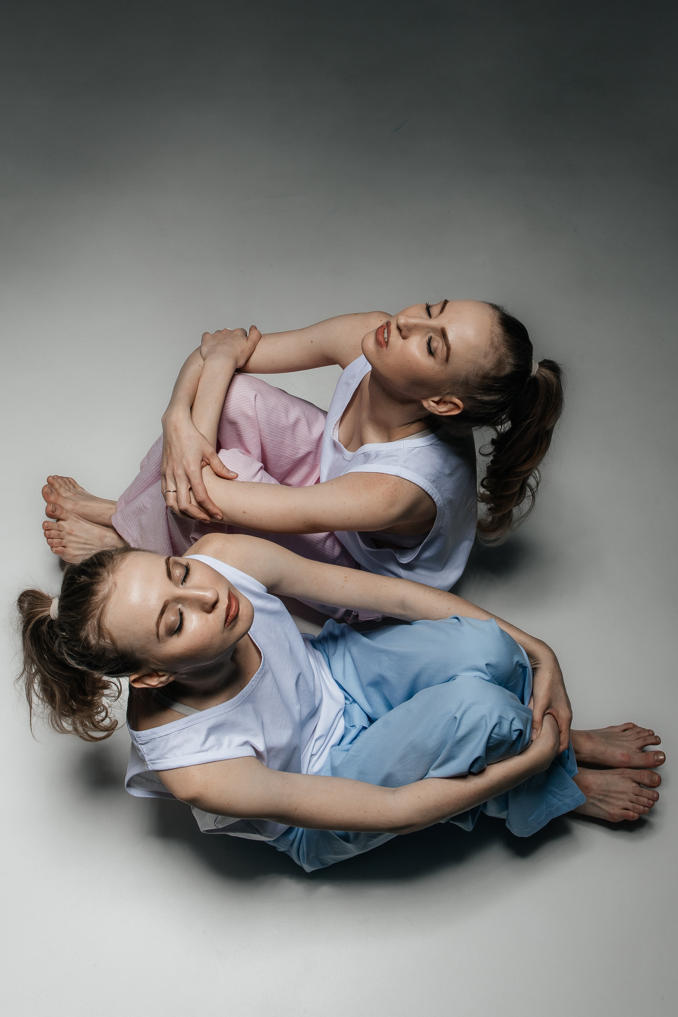 Вика и Настя