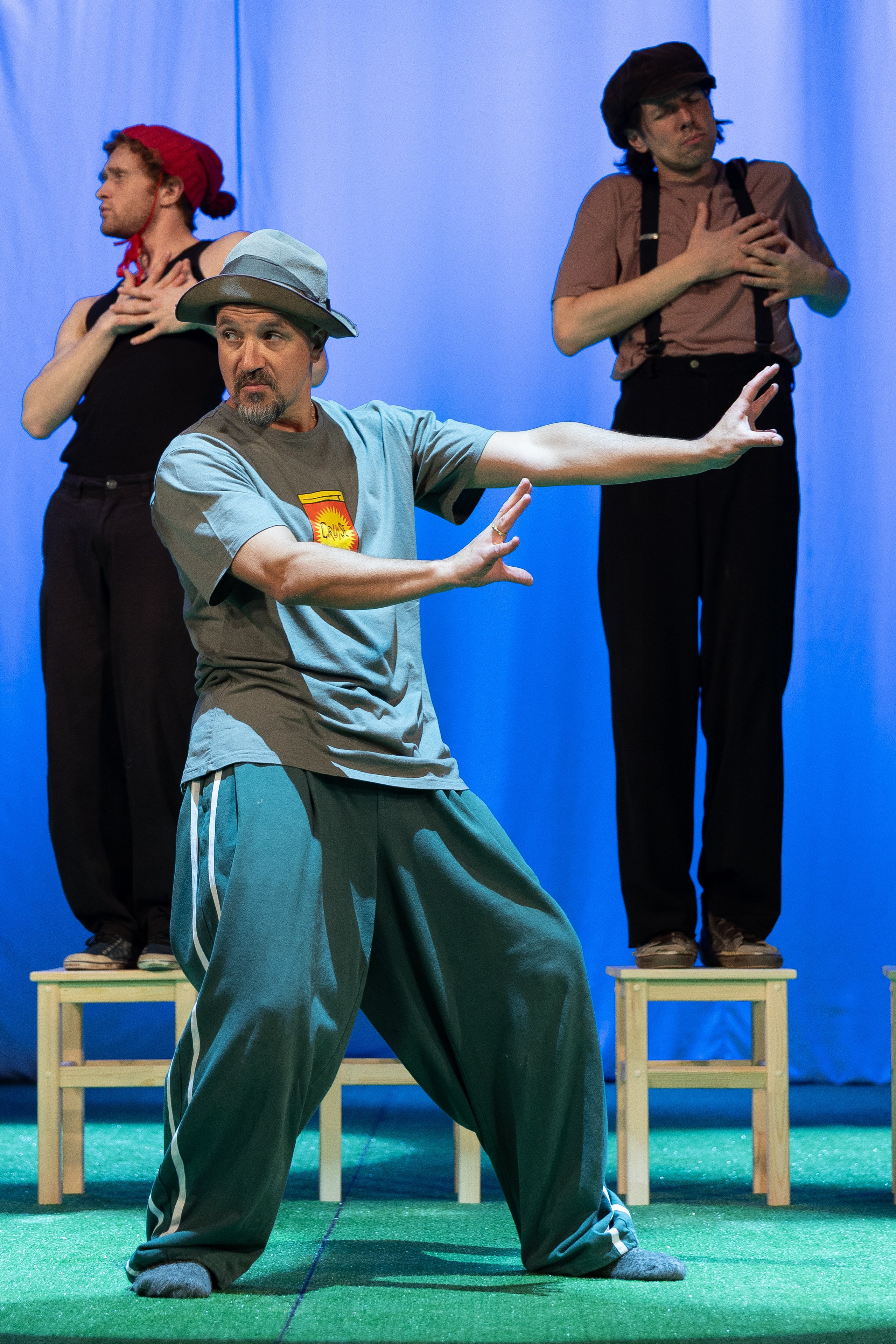 Спектакль Егора Дружинина «Всюду жизнь»