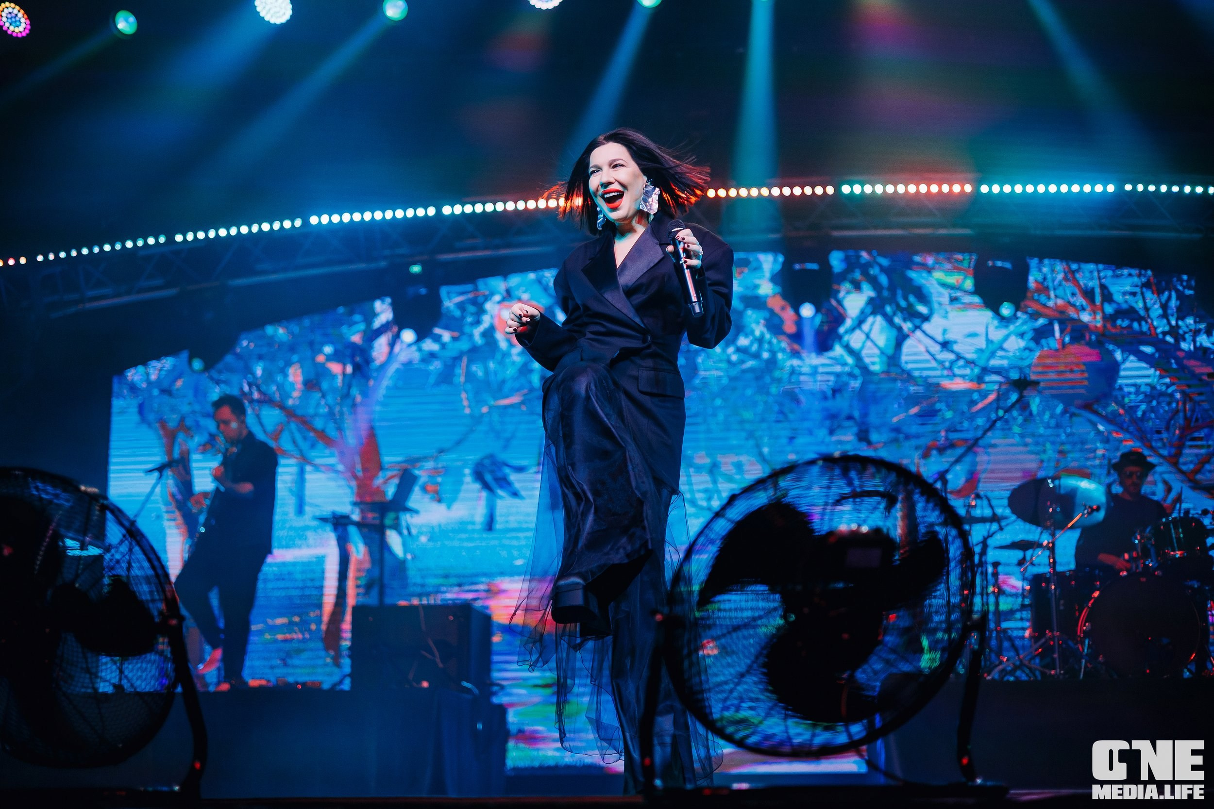 Фоторепортаж с концерта Ёлки. One Media Life: фоторепортажи, фотоотчеты с мероприятий и заведений