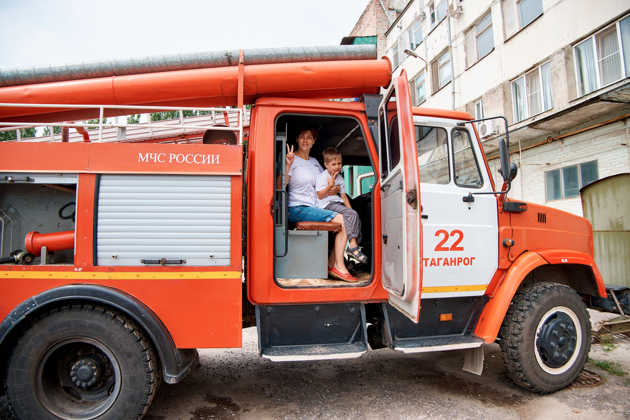 Детский лагерь ДЮНА. Поход в «Пожарно-спасательную часть № 22». Фотограф Таганрог Анна Трайжон