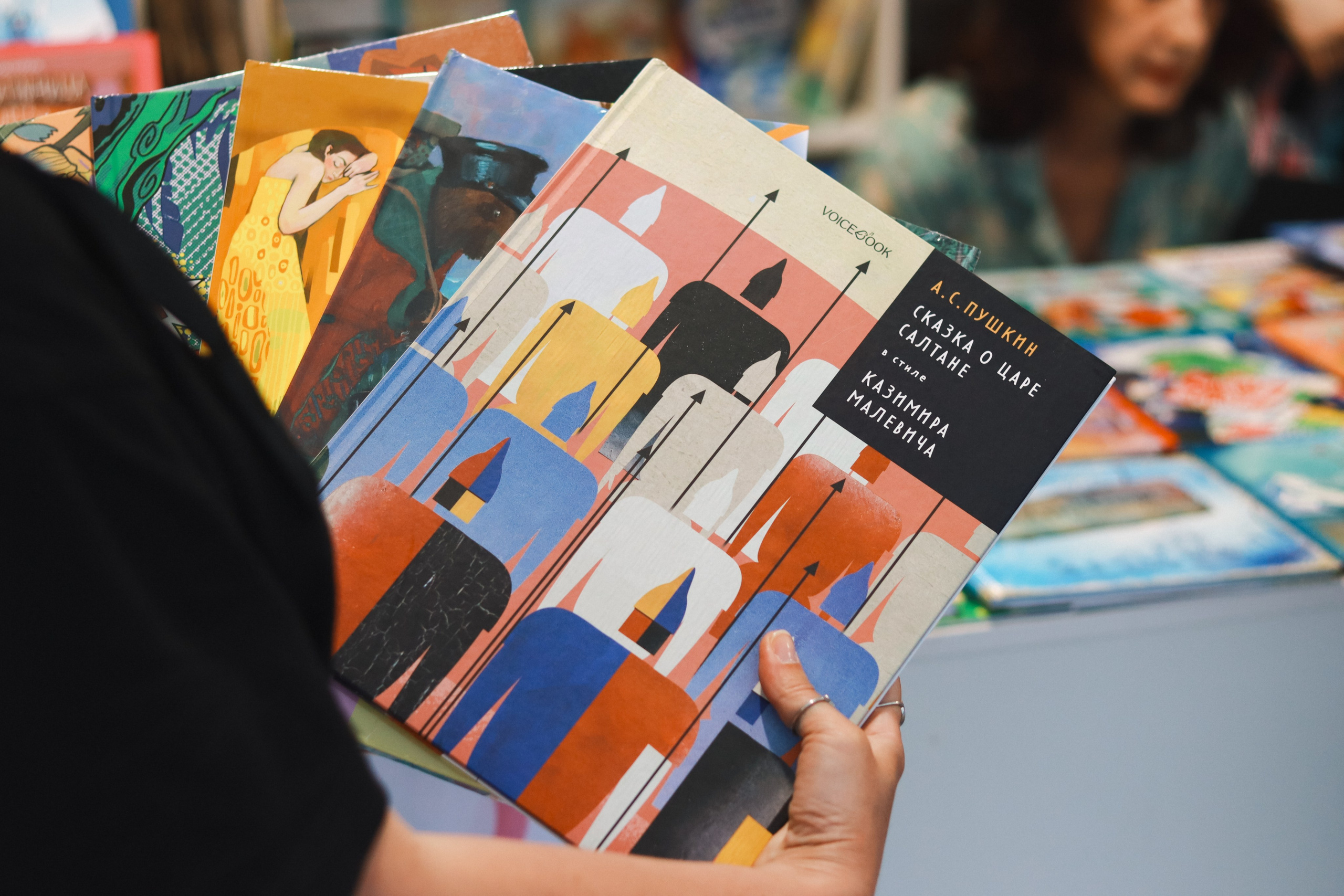 Фотосессия для издательства «Voice Book». Репортажный фотограф в Москве и Зеленограде Karina-vozd