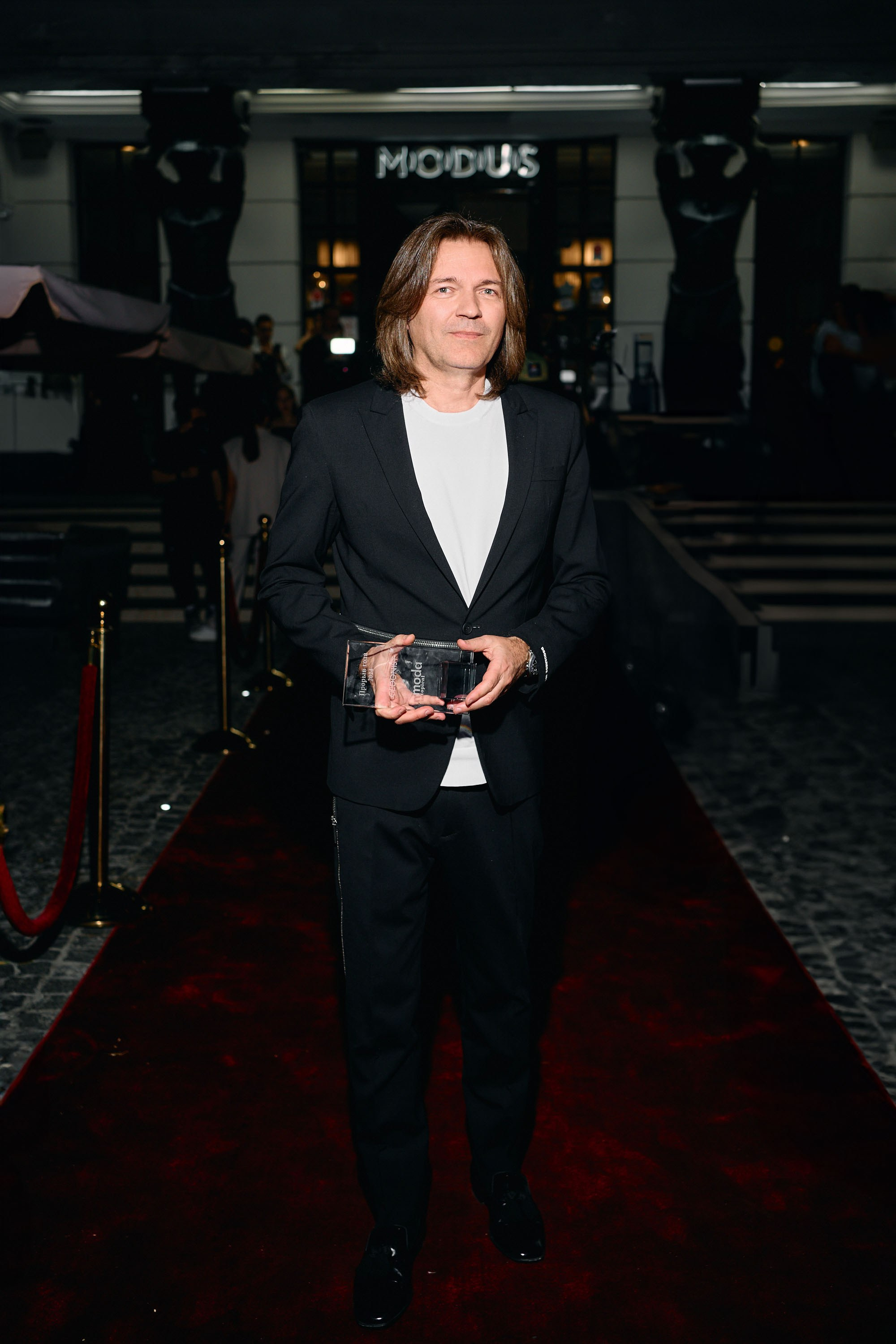 Светская хроника. Антон Чигляков -   профессиональный фотограф