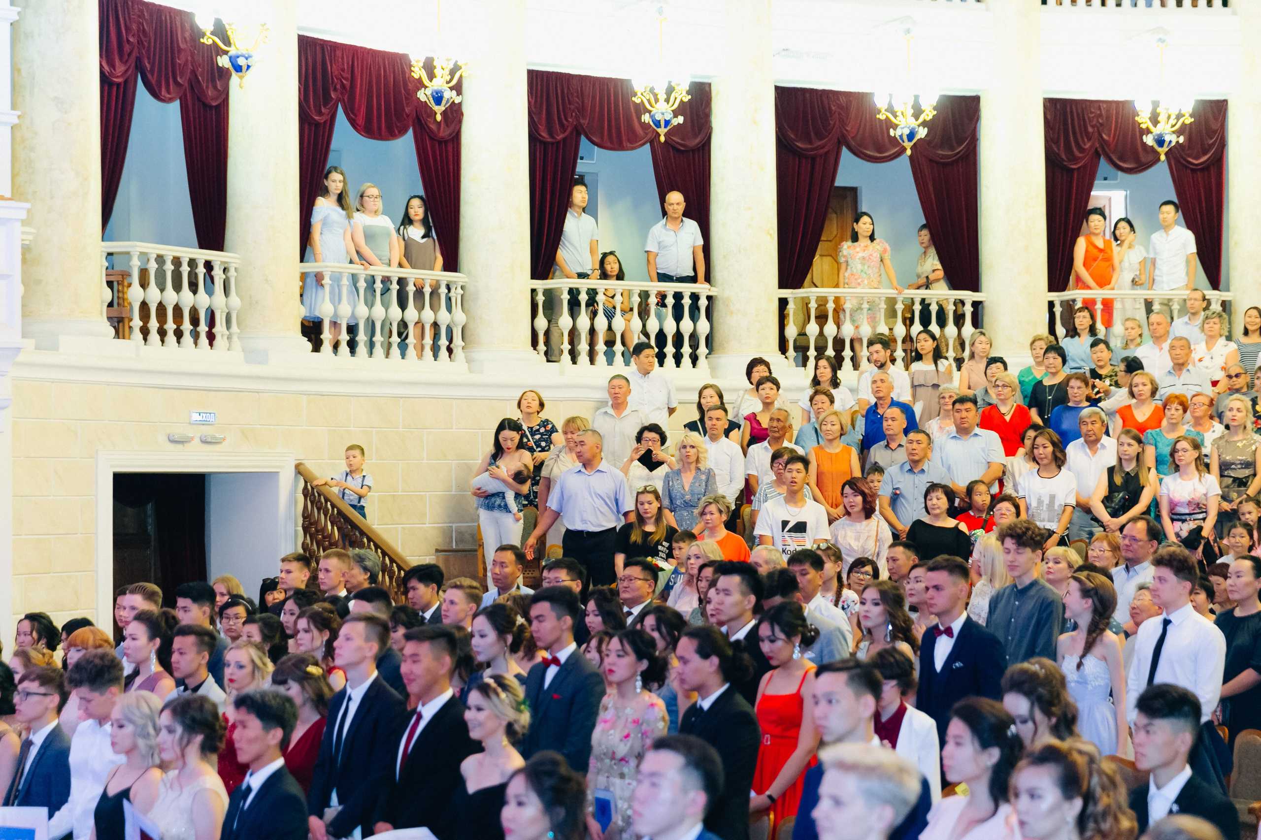 Вручение аттестатов 14 Гимназия. Свадебный и семейный фотограф в Улан-Удэ