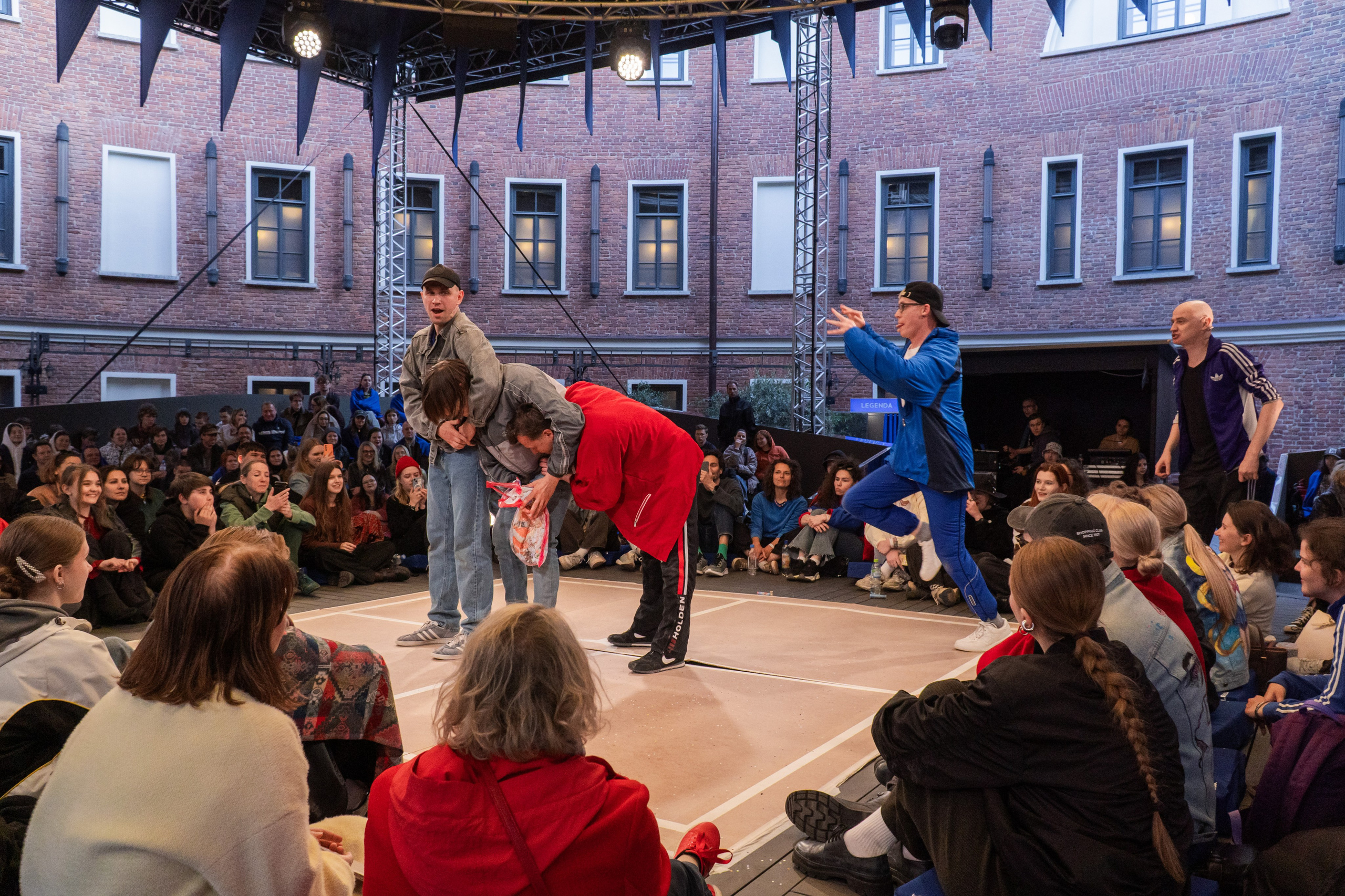 Квадрат: badtheatre. Фотограф в Санкт-Петербурге Авдотья Благовещенская