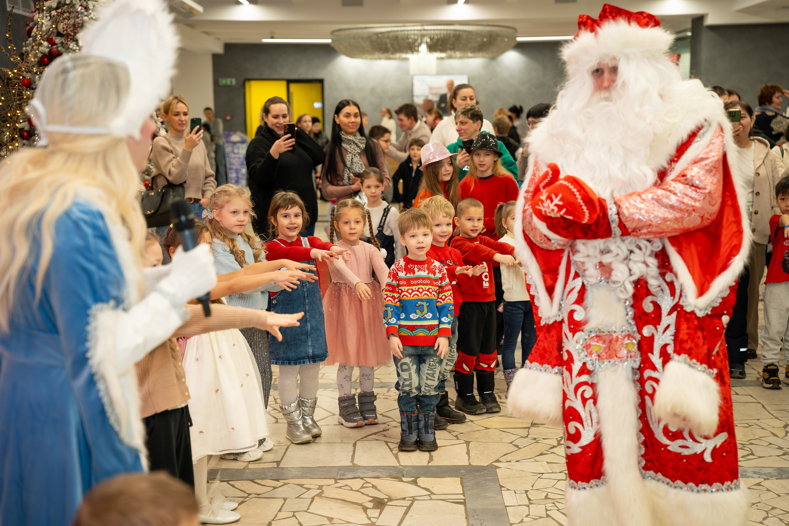 Съёмка новогодних праздников, елки для детей и родителей. «Студия DRONAVT`s» — видеосъёмка и фотография г. Москва