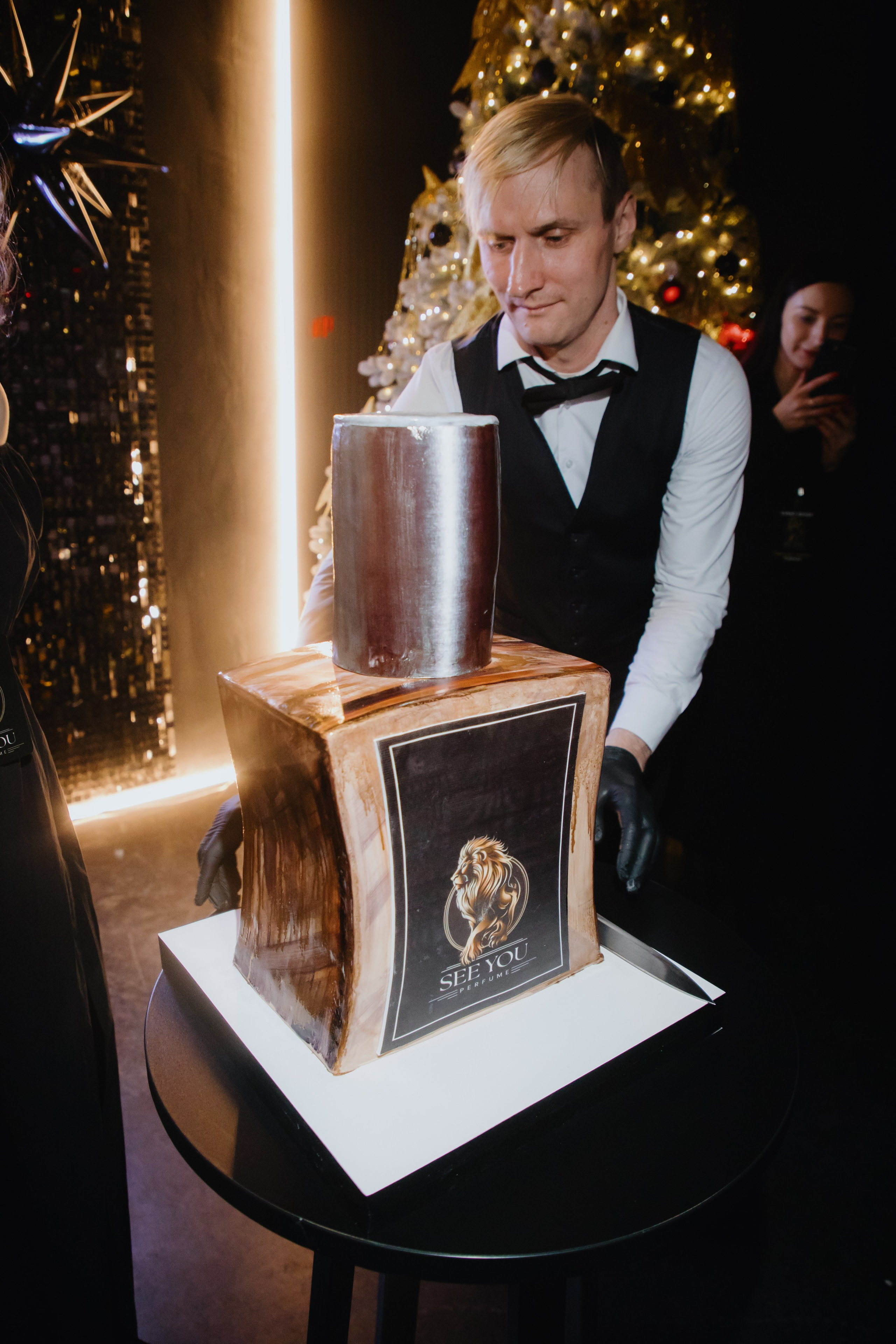 See `You Perfume. Фотограф в Москве и Санкт-Петербурге Дарина