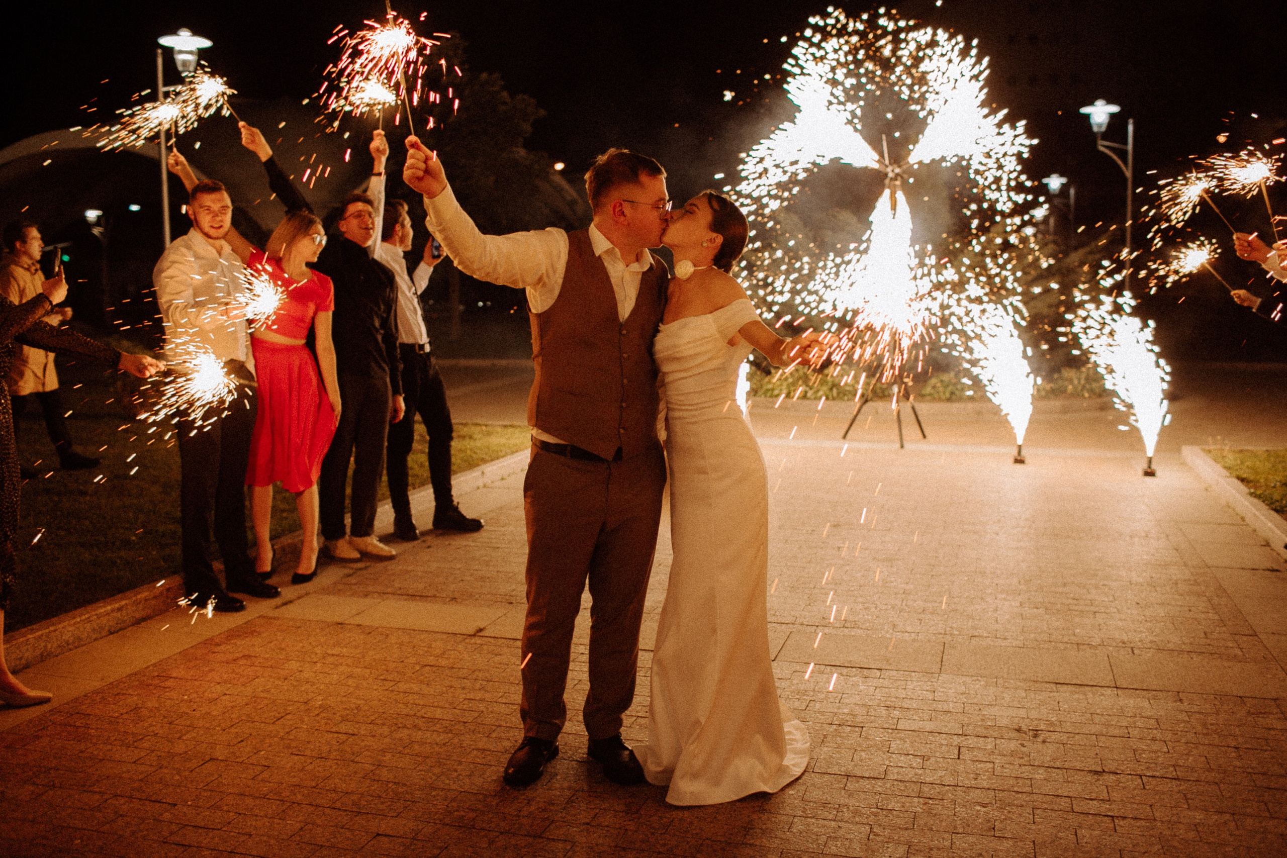 Свадебная осенняя фотосессия Ивана и Лидии в городе. Свадебный и репортажный фотограф в Ярославле и Санкт-Петербурге Роман Микрюков