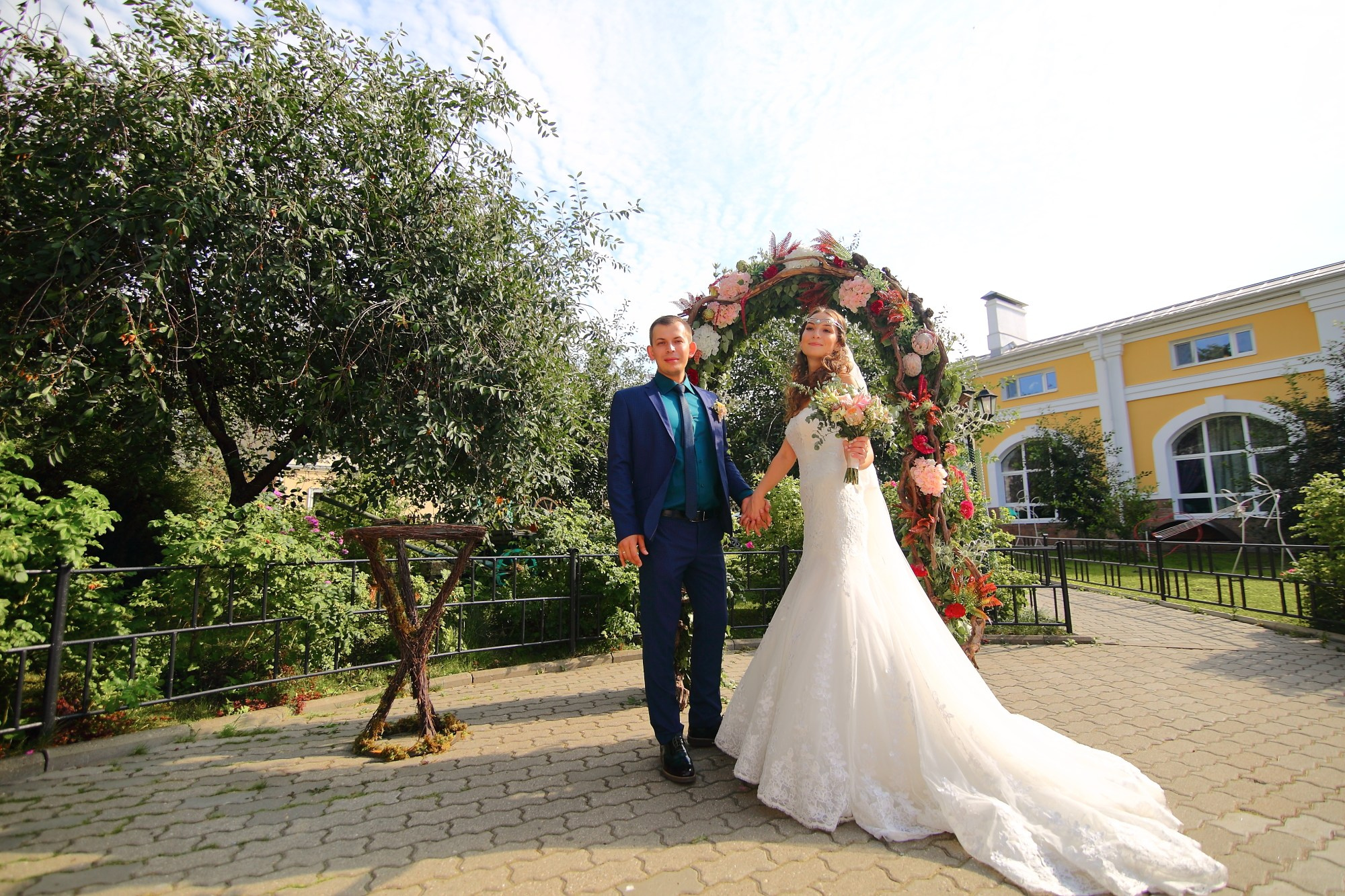 Выездная регистрация в красивом месте в Ярославле. Свадебный и репортажный фотограф в Ярославле и Санкт-Петербурге Роман Микрюков