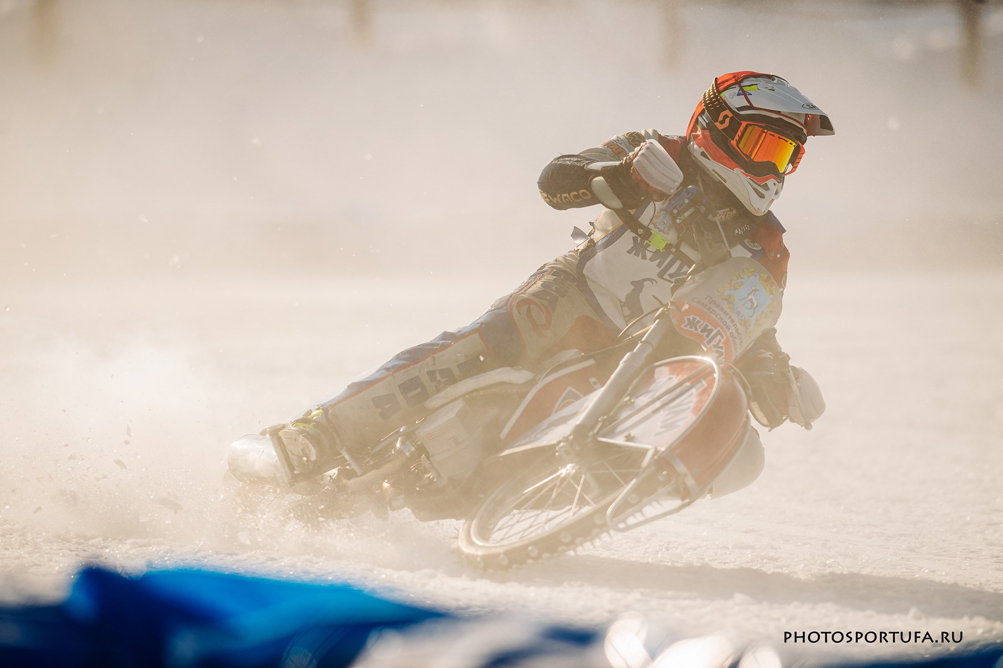 Мотогонку на льду. Спортивный фотограф в Уфе Евгений Буров