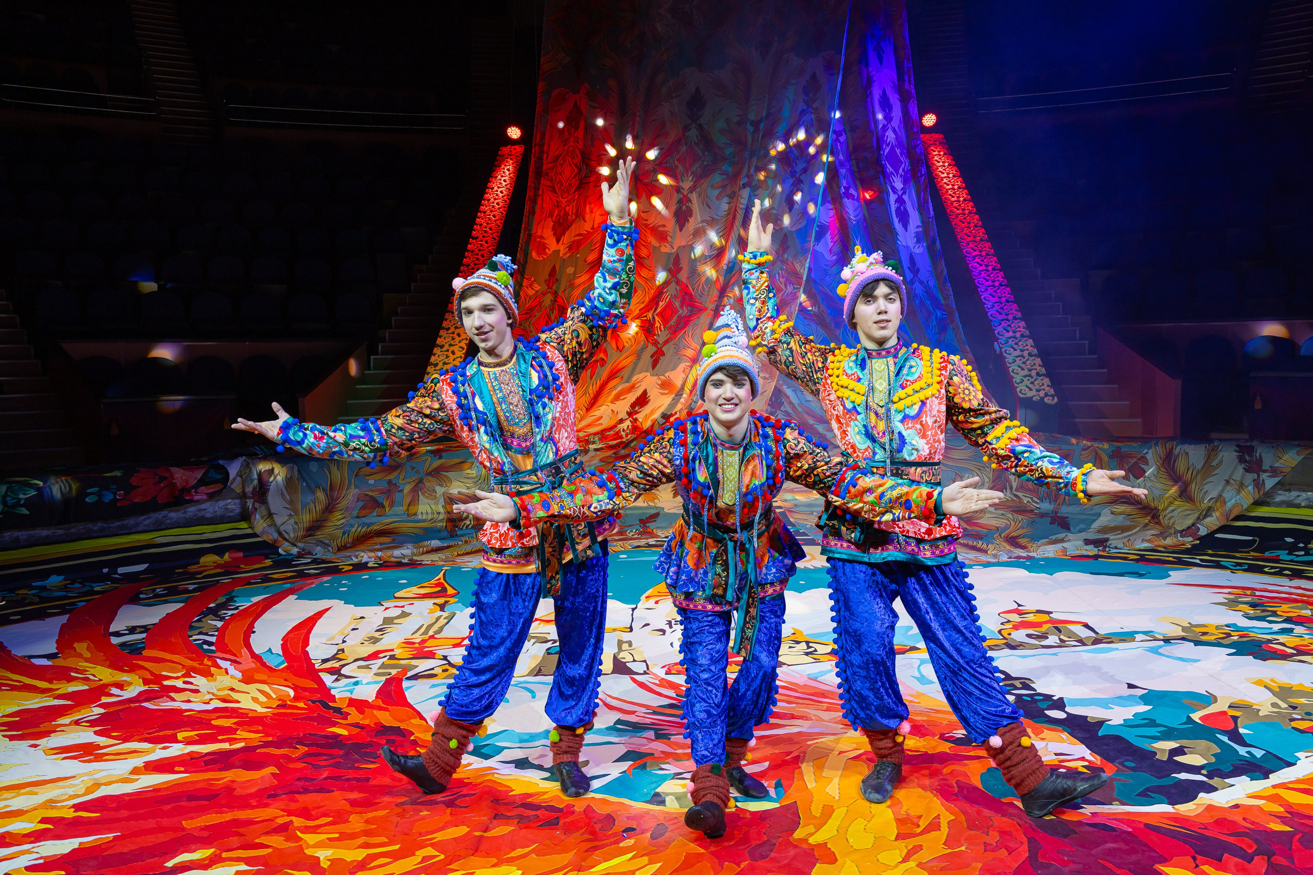 Цирк Жар Птица. Афиша. Семейный и Свадебный фотограф в Сочи