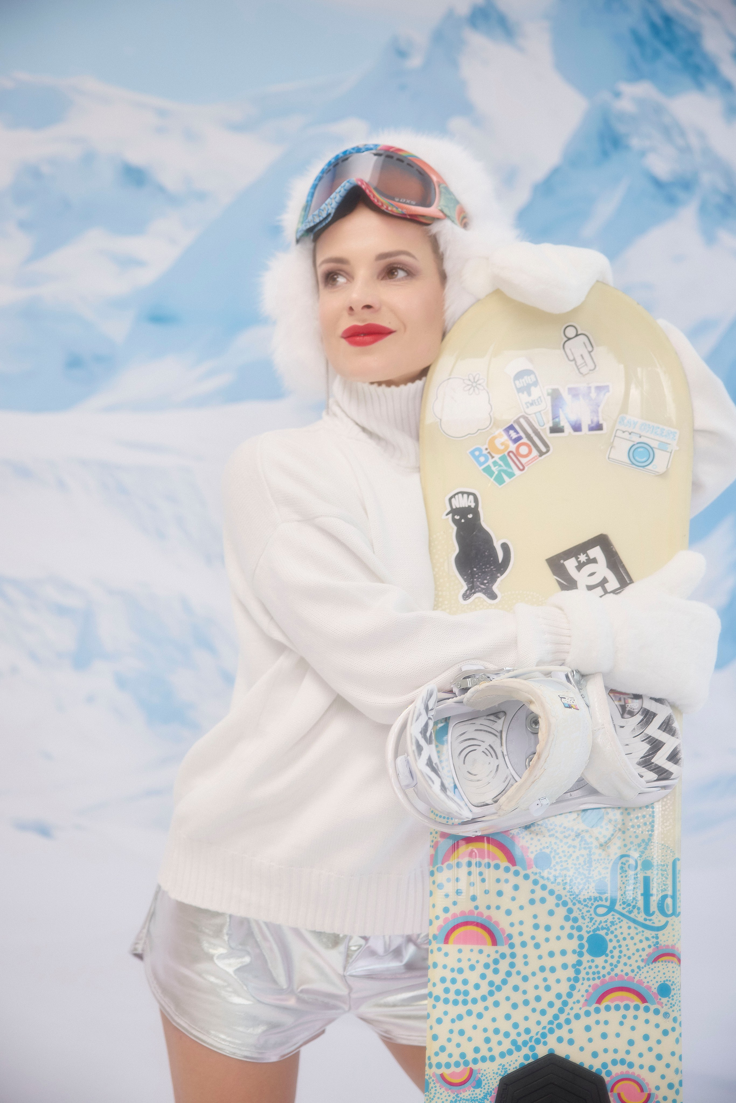 студийная новогодняя съемка  съемка девушки в нарядном праздничном платье в студии фотограф питер санкт-петербург женский портрет женская портретная съемка  сноуборд