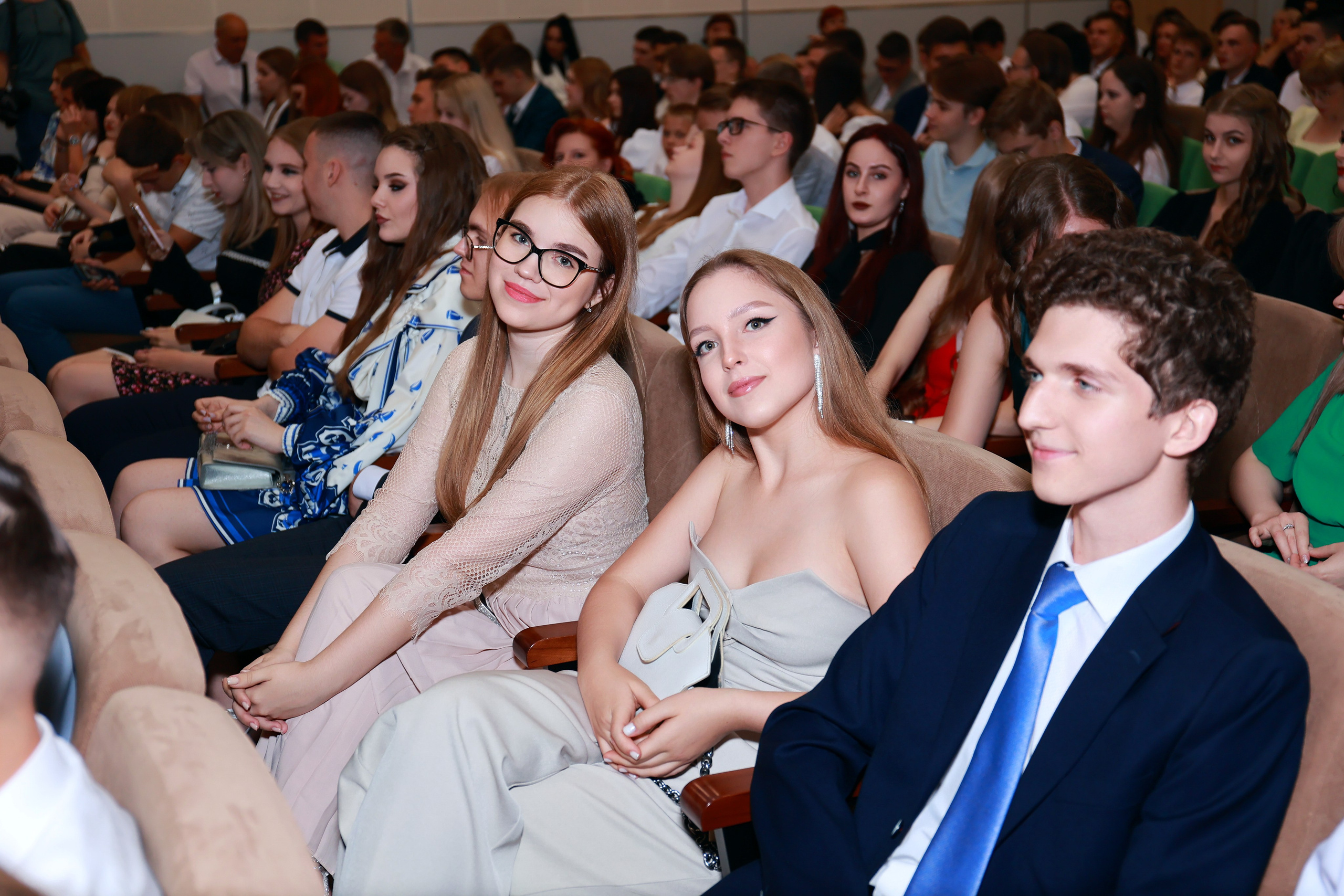 Вручение аттестатов Гимназия 87. Детский семейный фотограф Краснодар