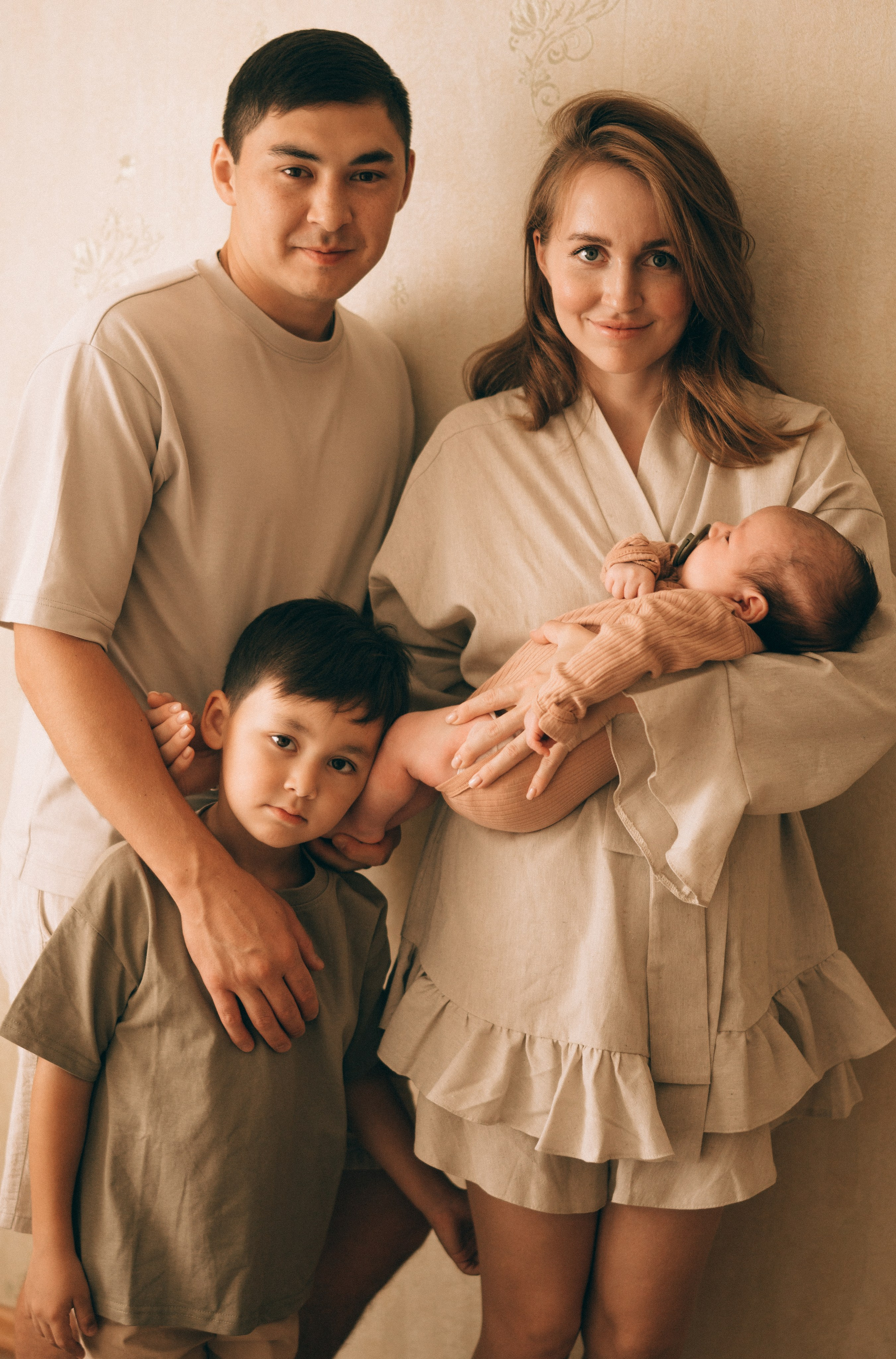 Домашняя фотосессия вчетвером. Семейный, ньюборн фотограф, фотограф на роды в Москве, Виктория Тюльдюкова