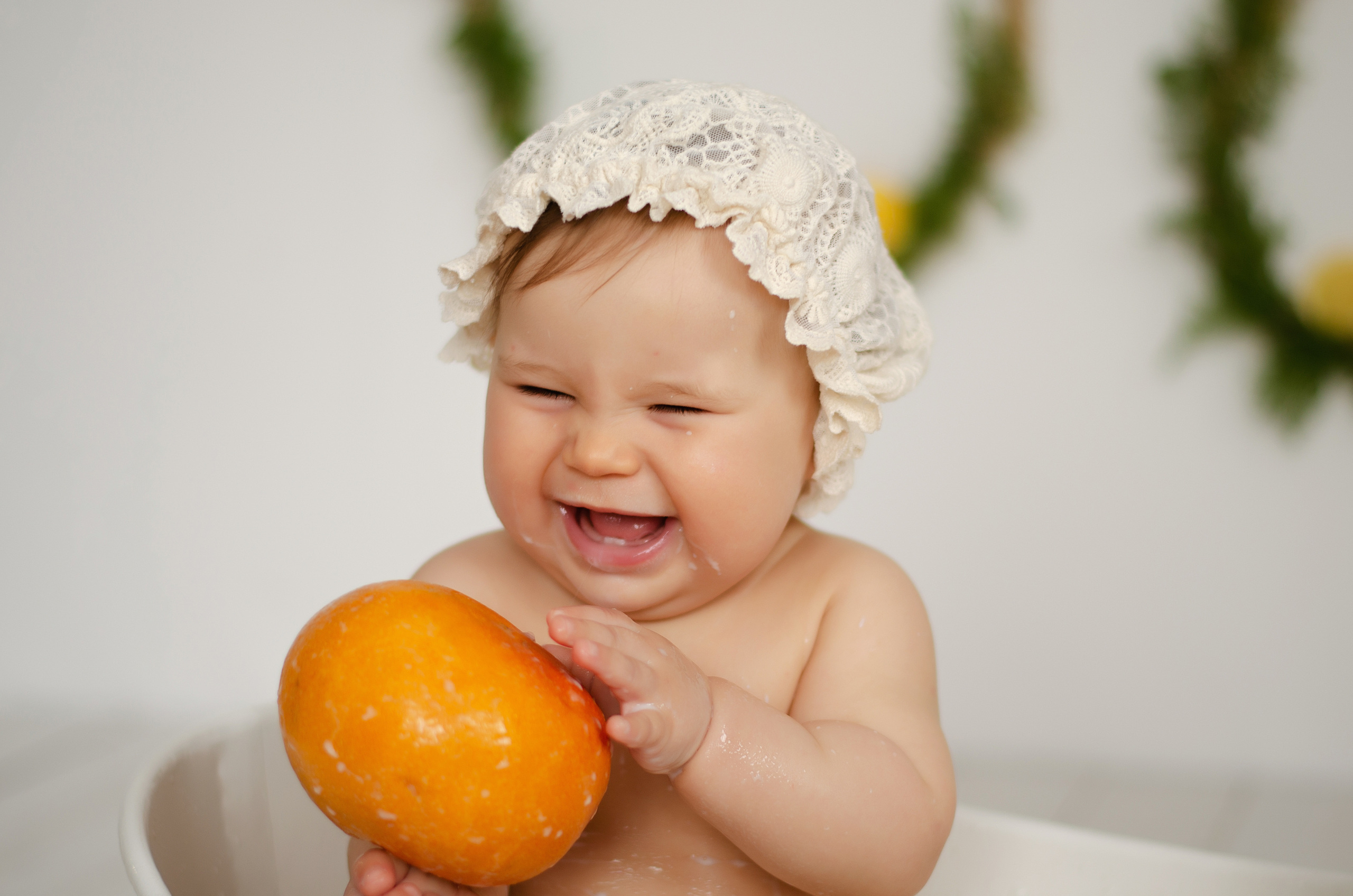 Молочная ванночка. Марина Колосова, детский фотограф и фотограф новорожденных в Красноярс