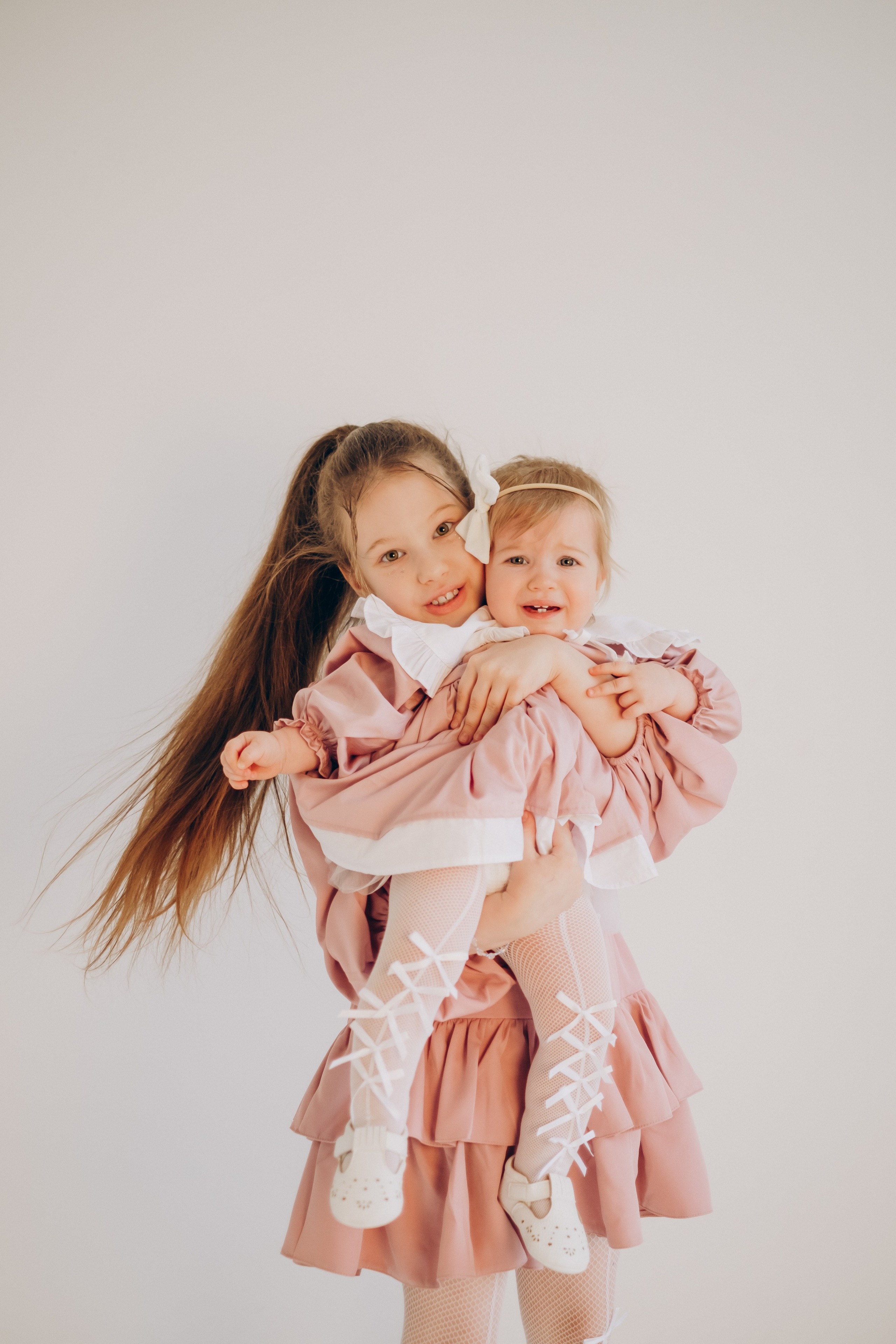 Фотосессия «День рождения» в минималистичной студии. Фотограф Новосибирск Анна Рождественская