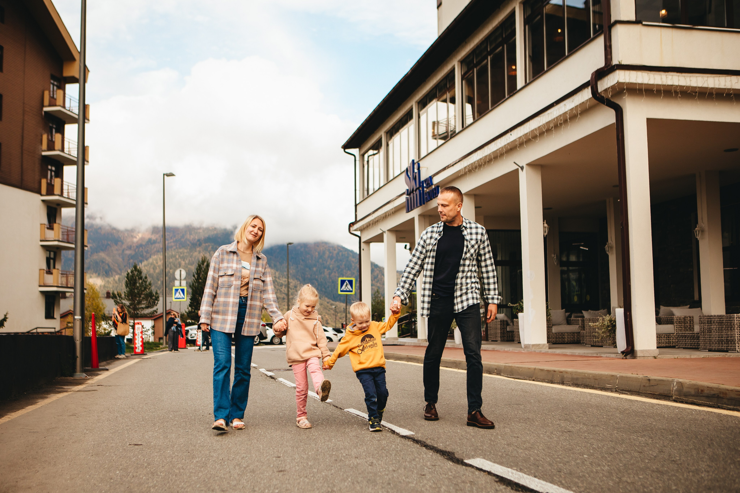 Семейная симфония. Семейный и свадебный фотограф Сочи Адлер Сириус Красная поляна