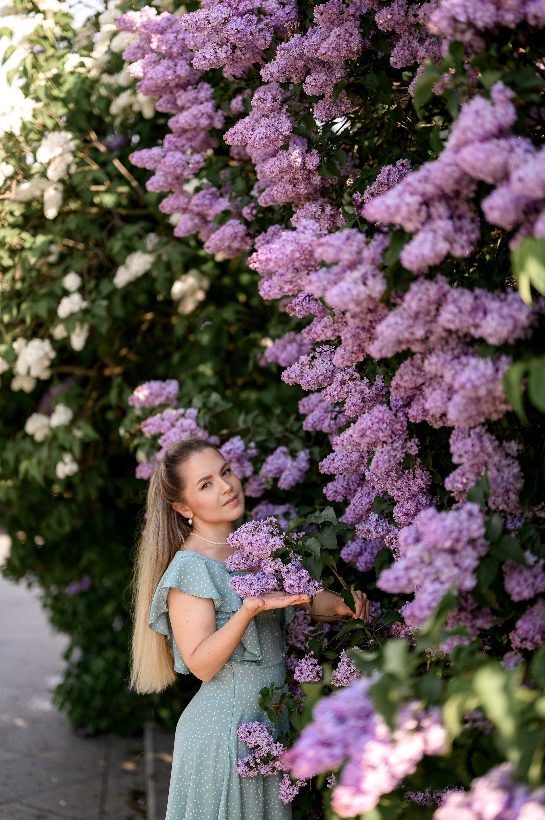 Анастасия. Фотосессия в цветении в Сиреневом саду в Москве. Semerlina.ru